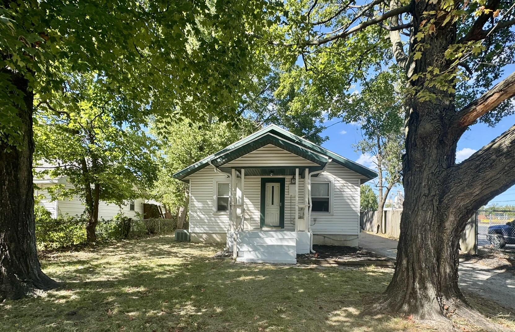 1411 W Lynn 1