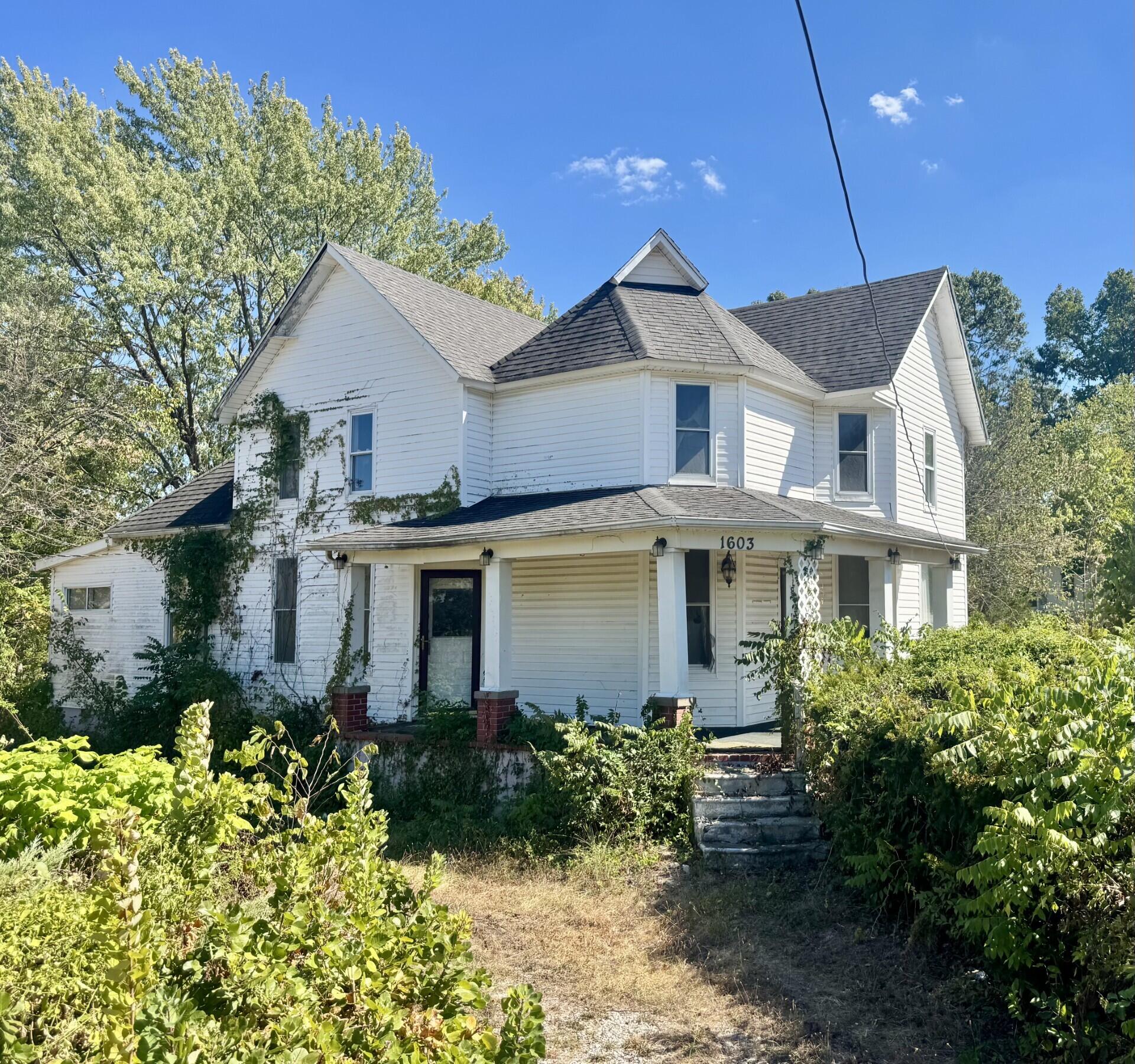 1603 S Main