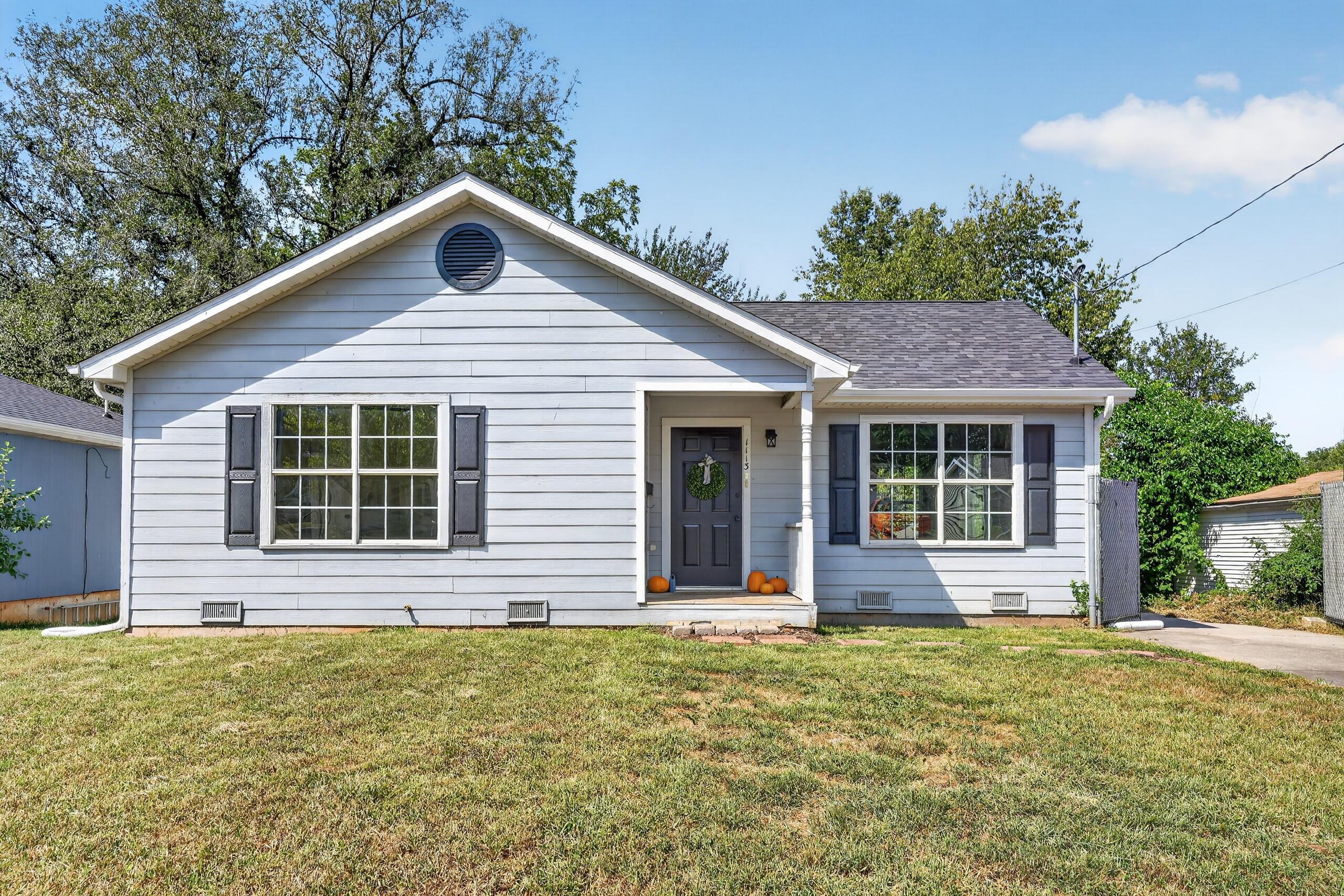 1113 N Clifton 1