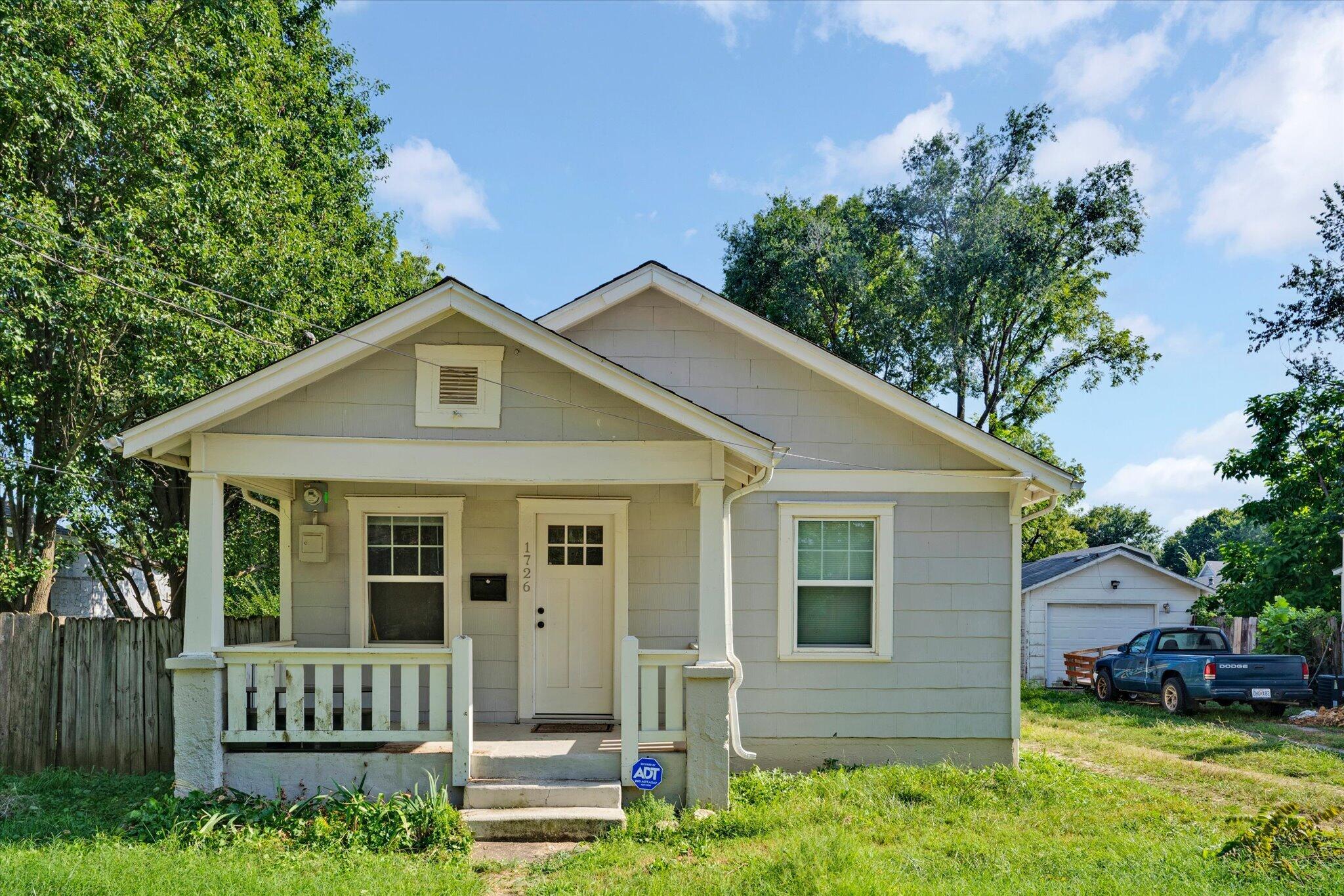 1726 W Walnut 1