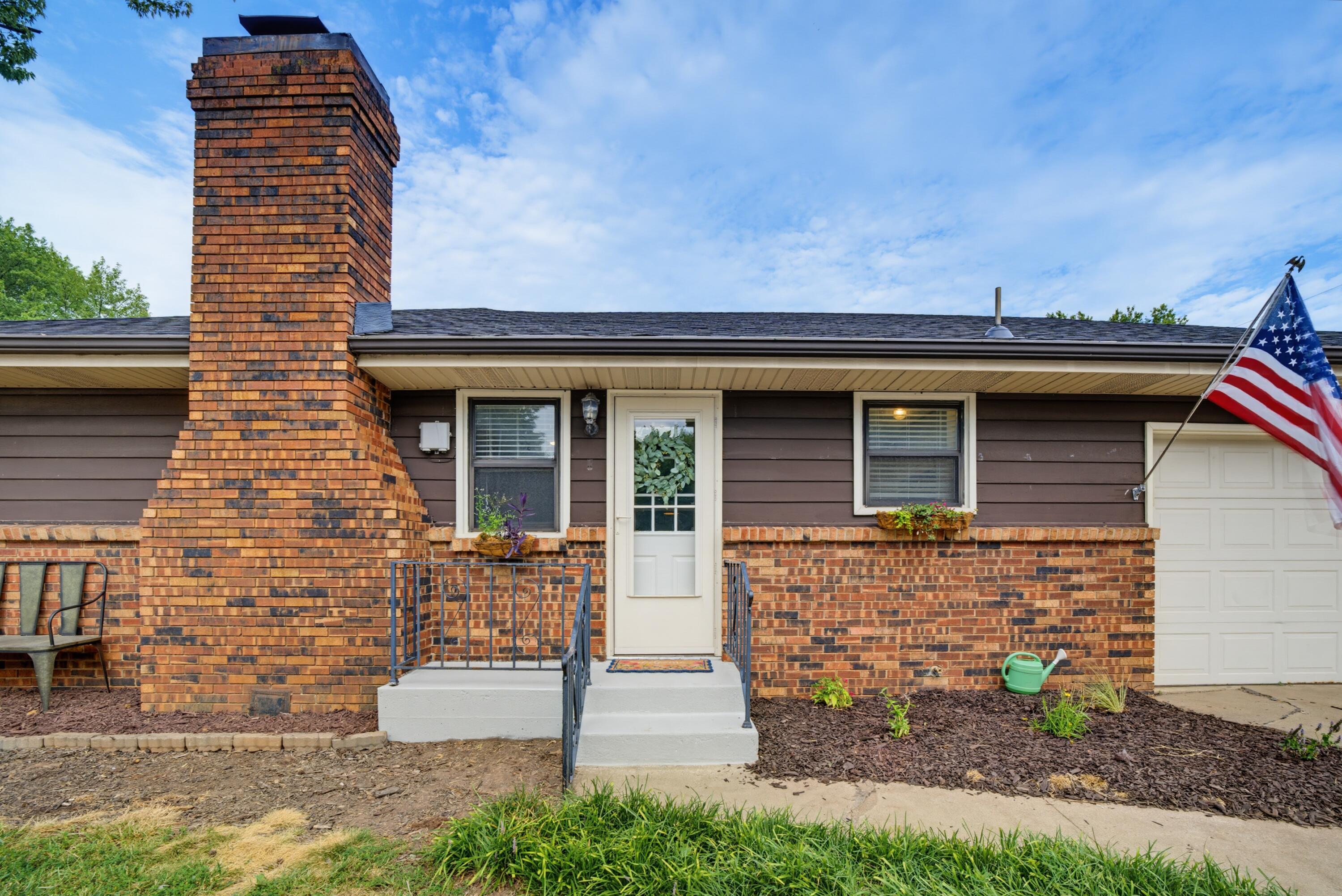 1210 E Woodland 1