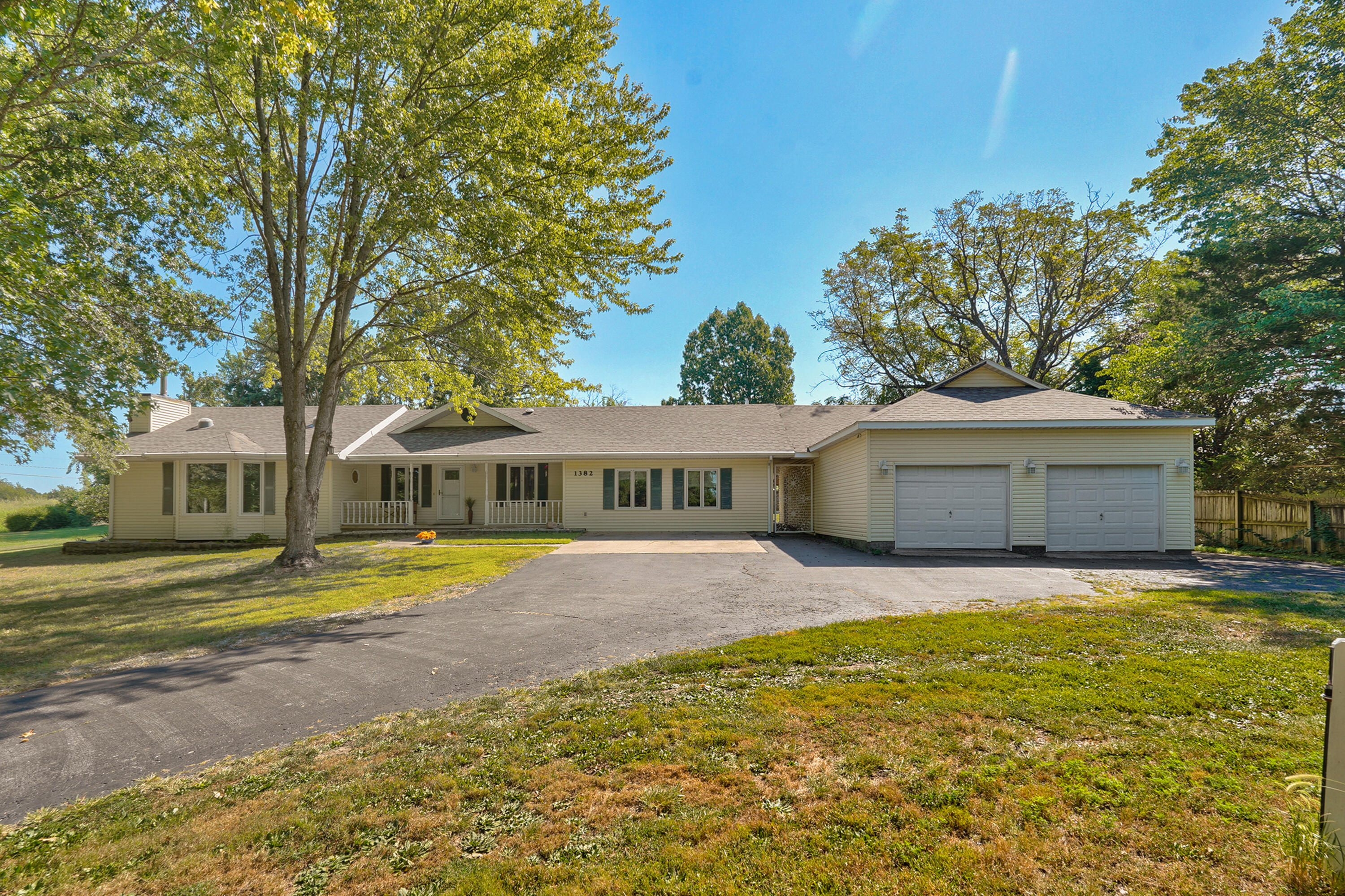 1382 Emerald Hills 1