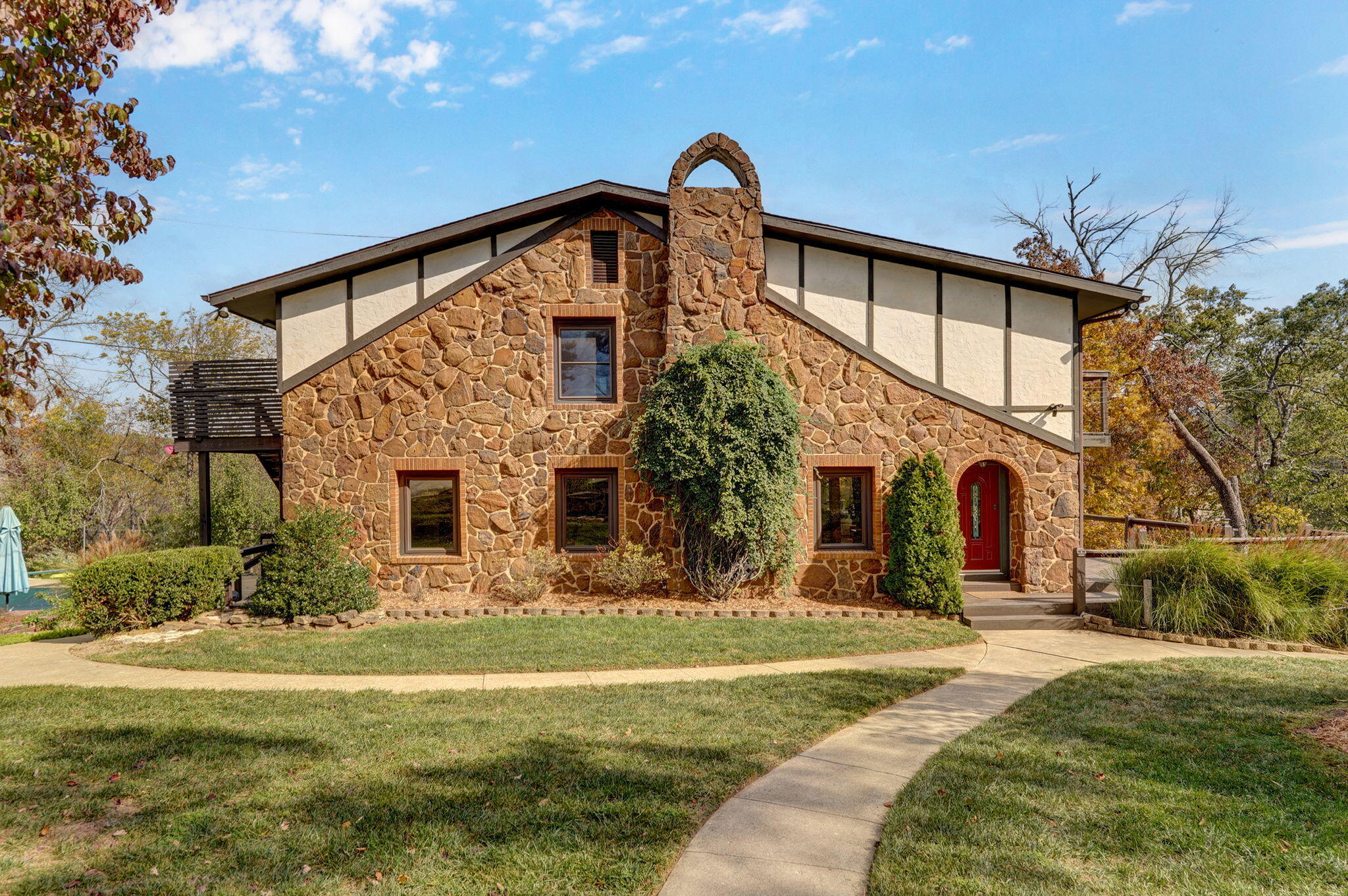 1100 E Robertson 1
