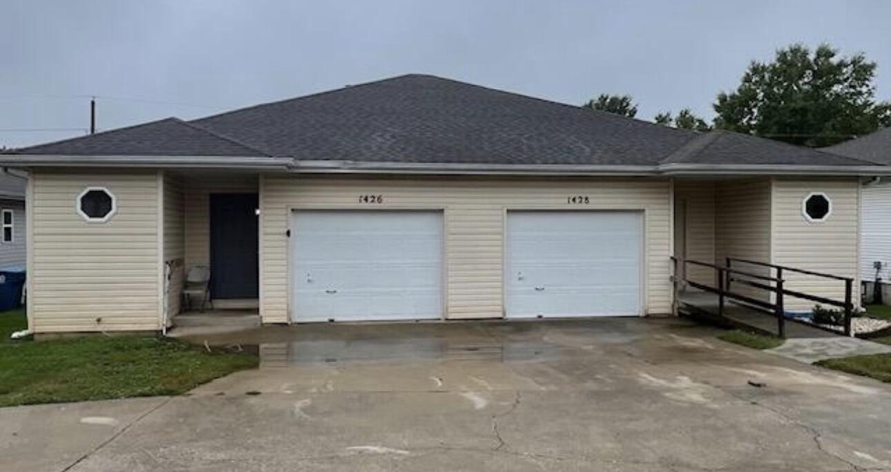 1498 W Rainey