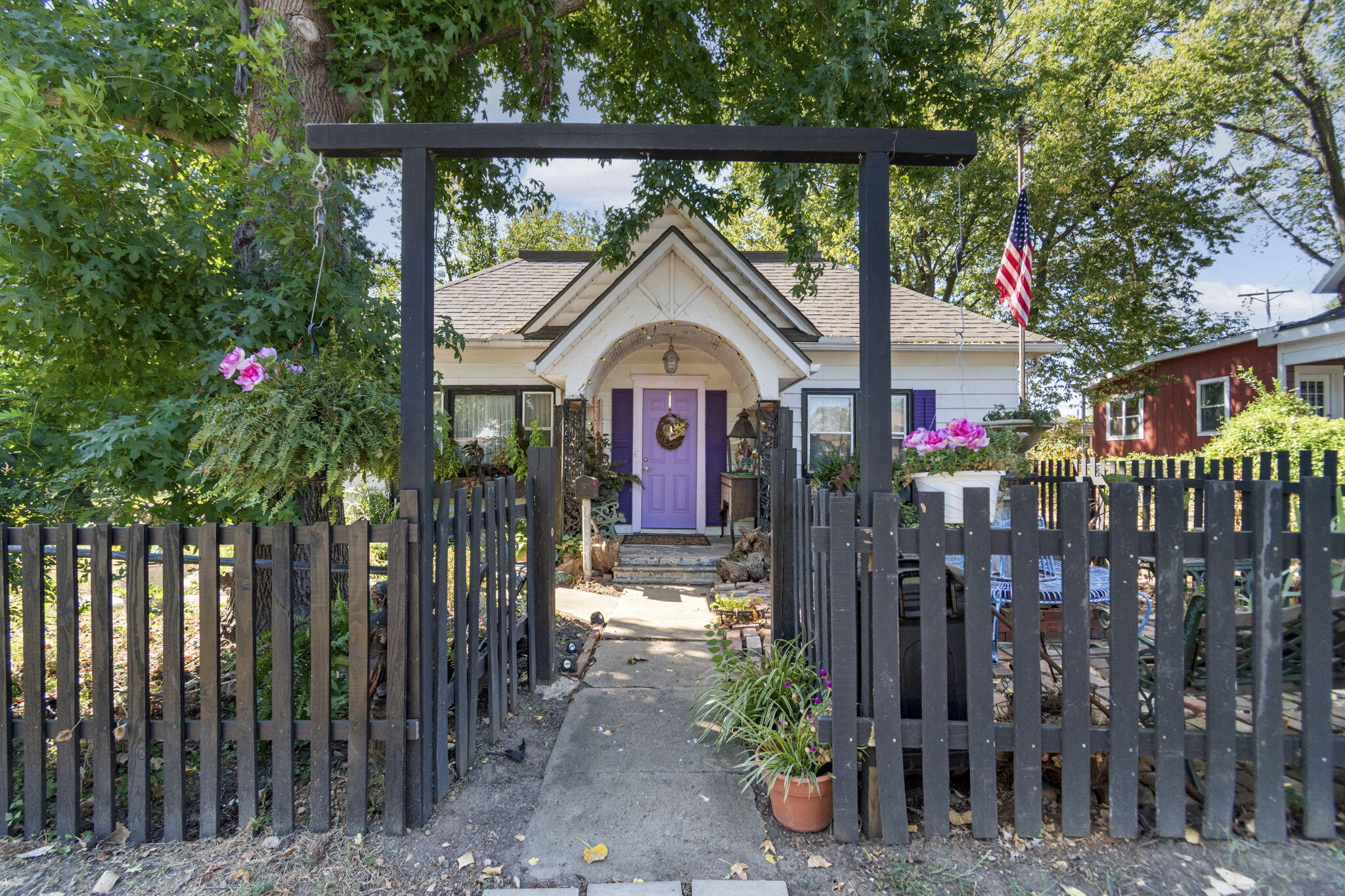 318 W Clinton