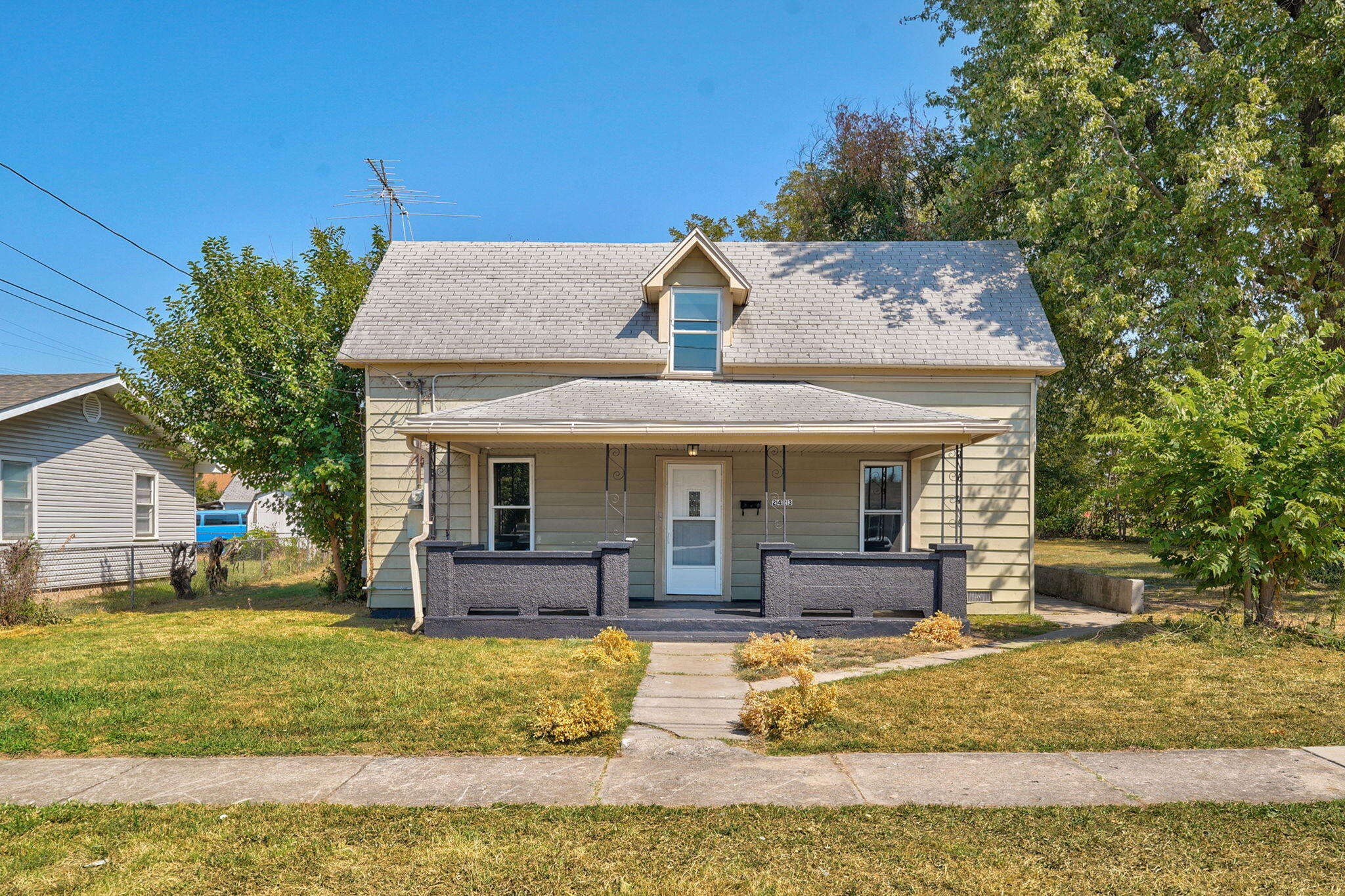 2423 W Olive 1