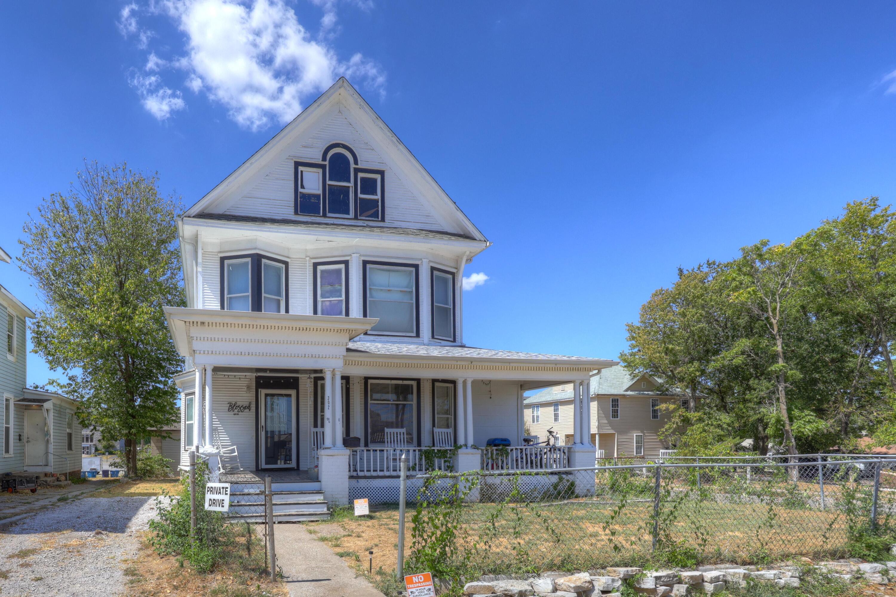 302 S Pearl 1