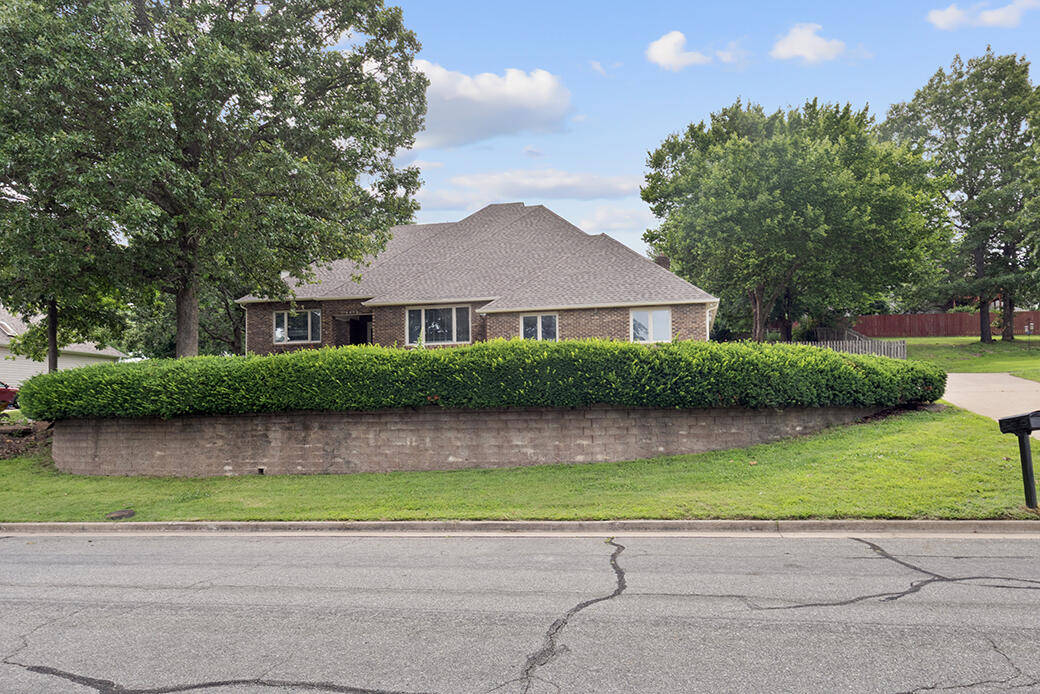 4410 Belmont