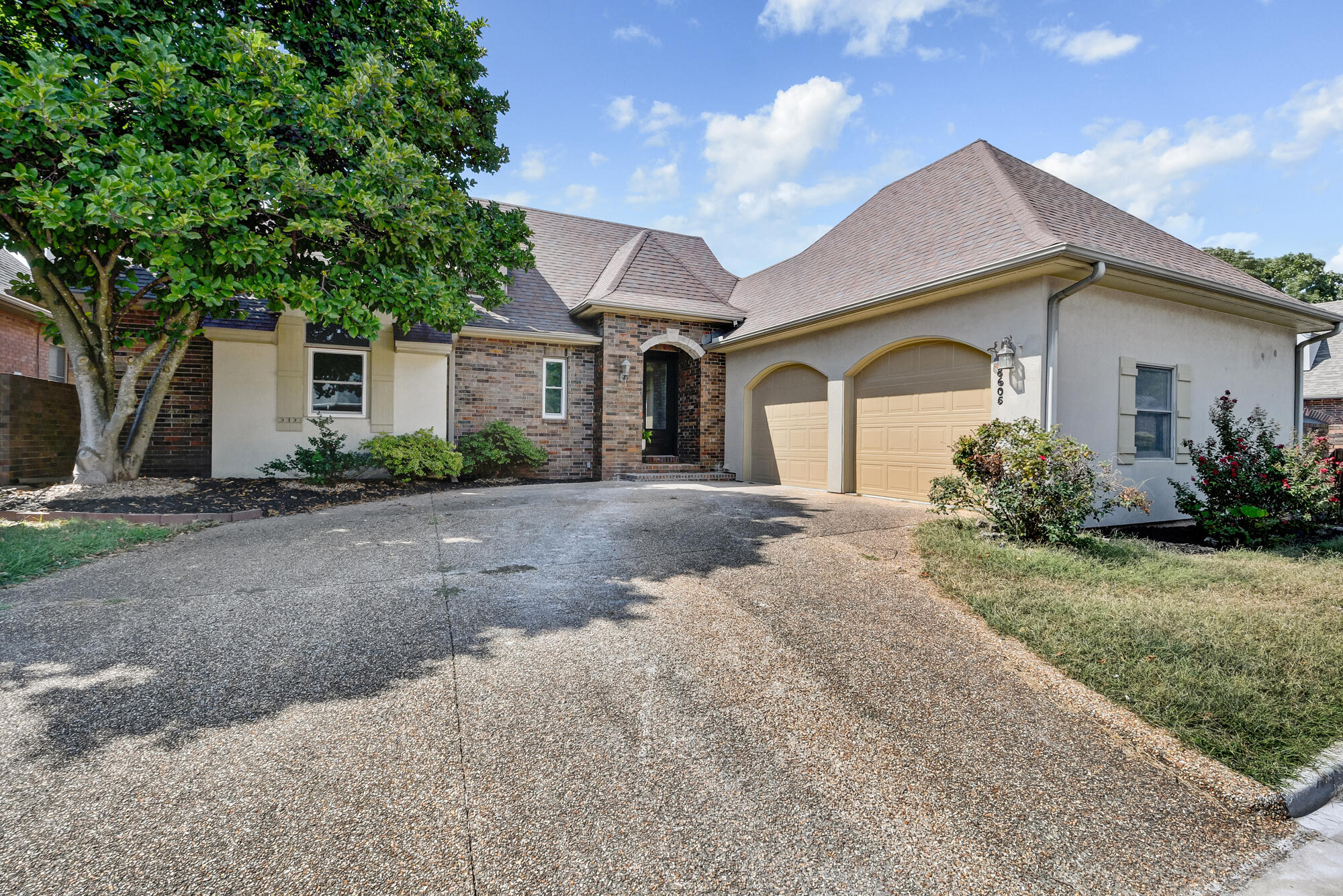 8605 E Interlochen