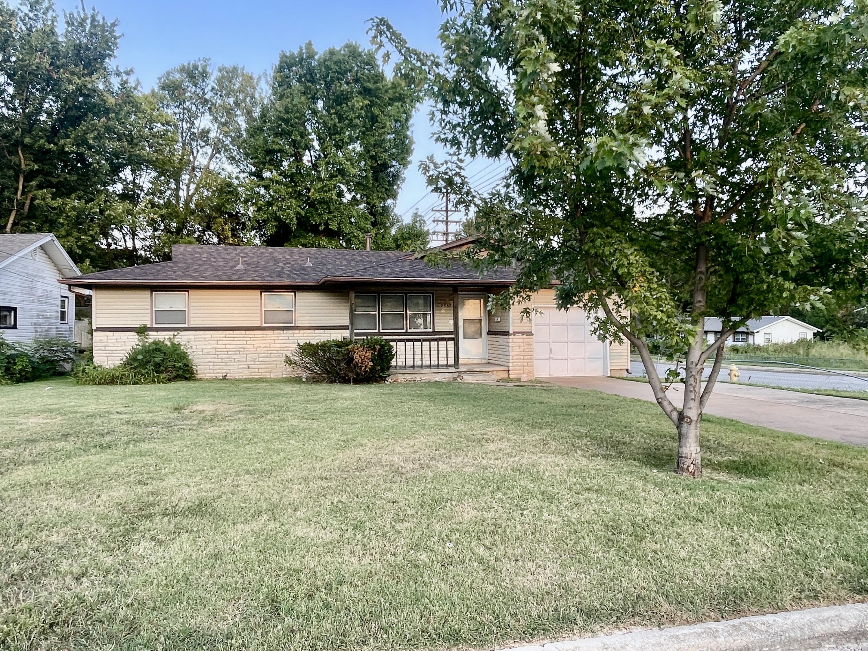2563 N Franklin 1