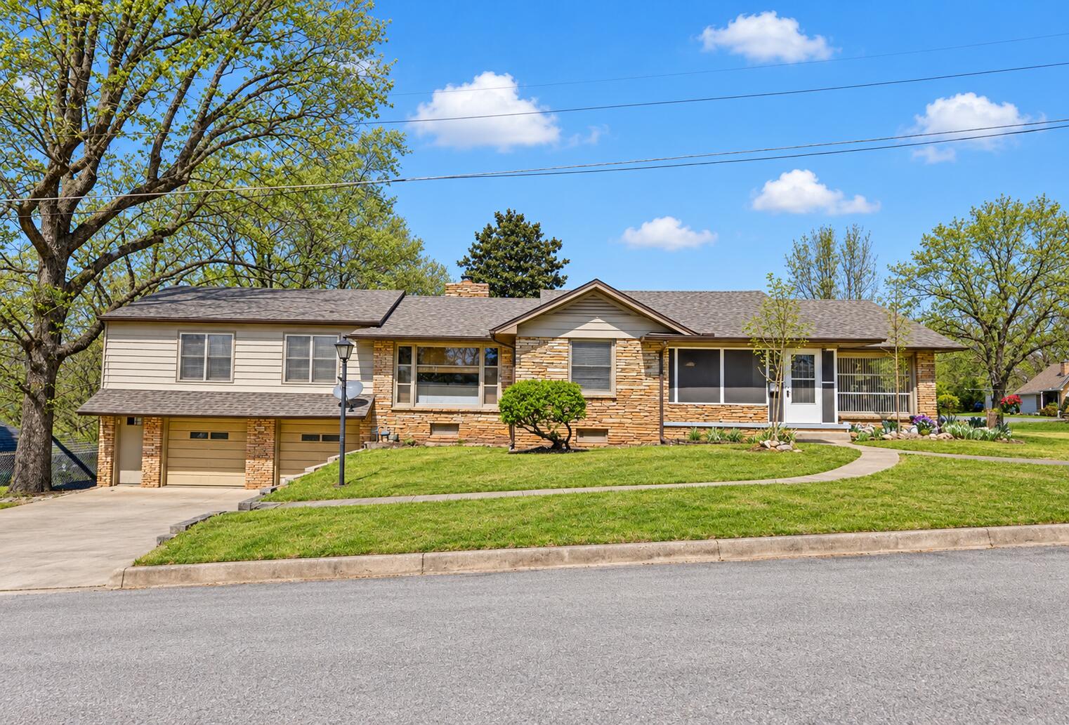 600 Walnut 1