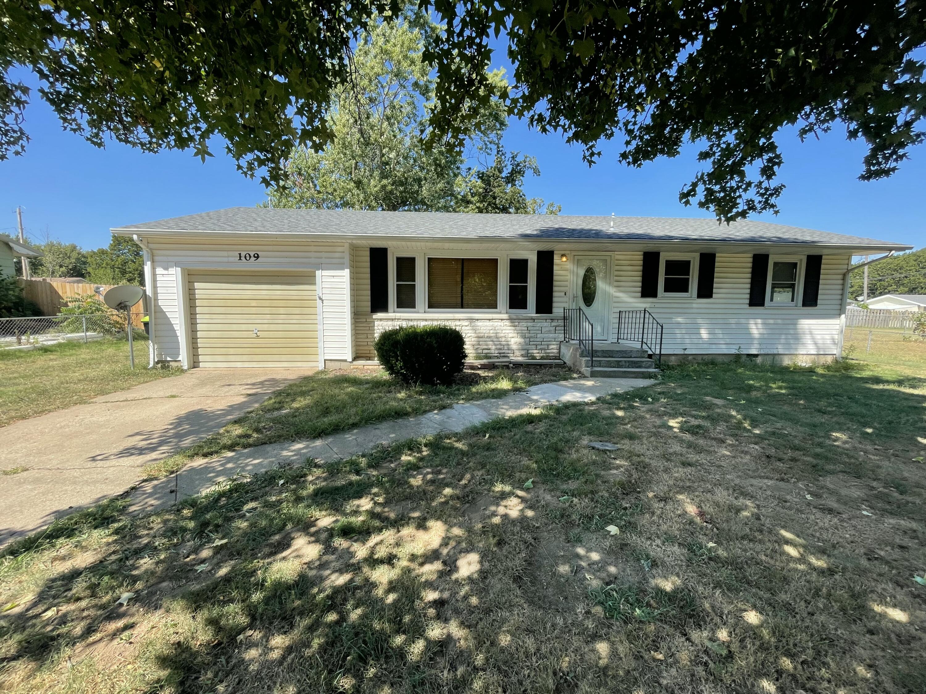 109 N Youngblood 1
