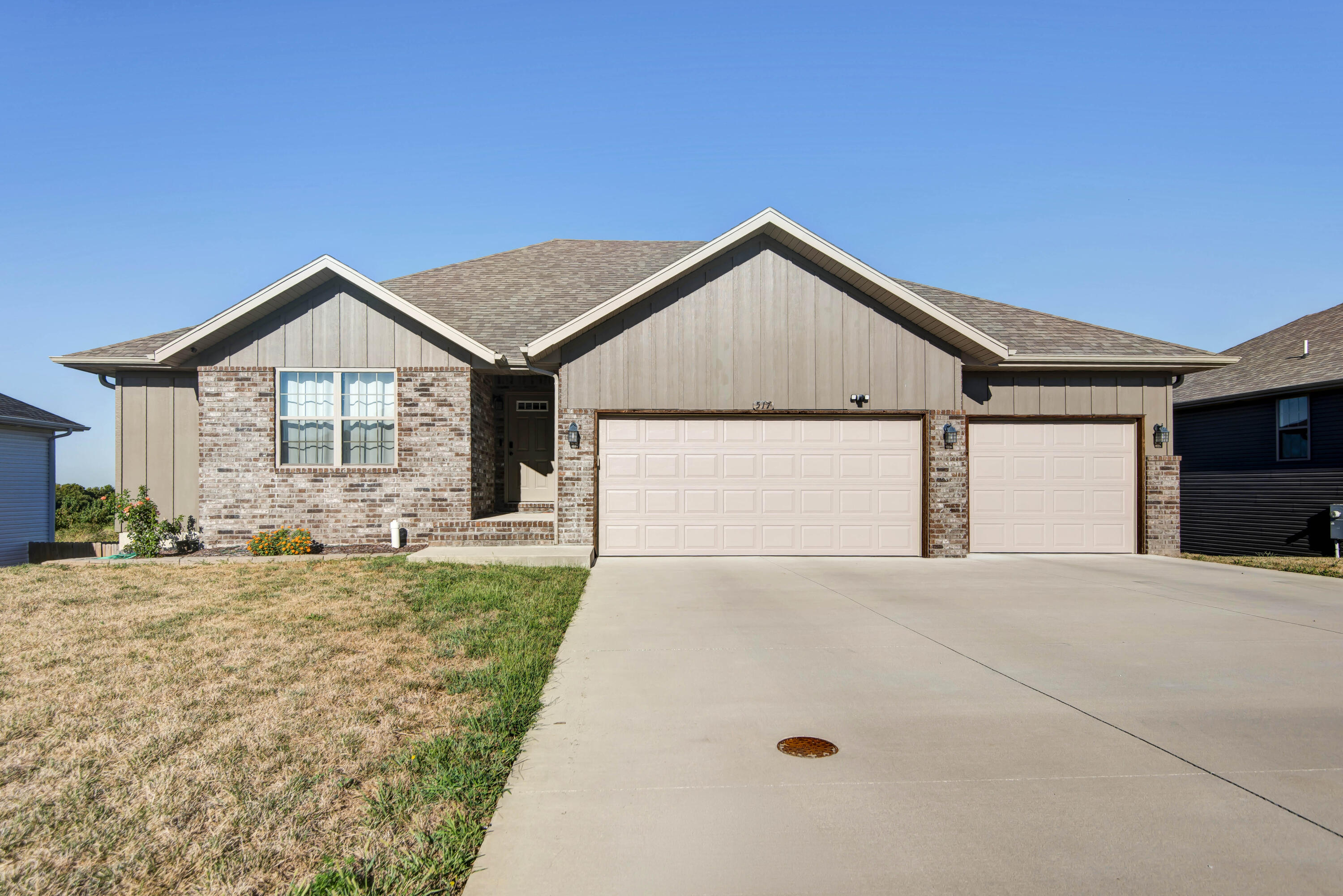 517 N Stella