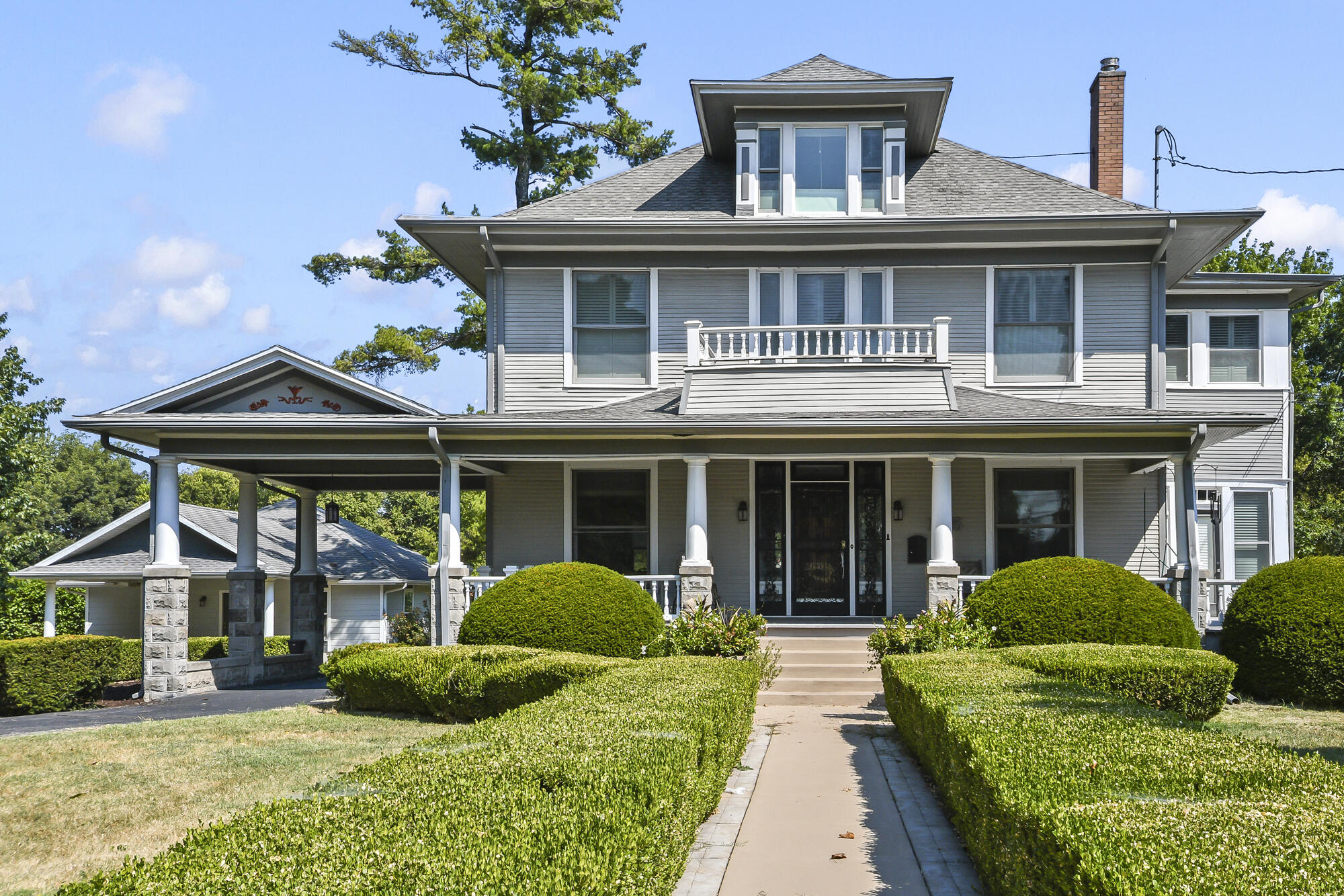 1635 E Walnut 1