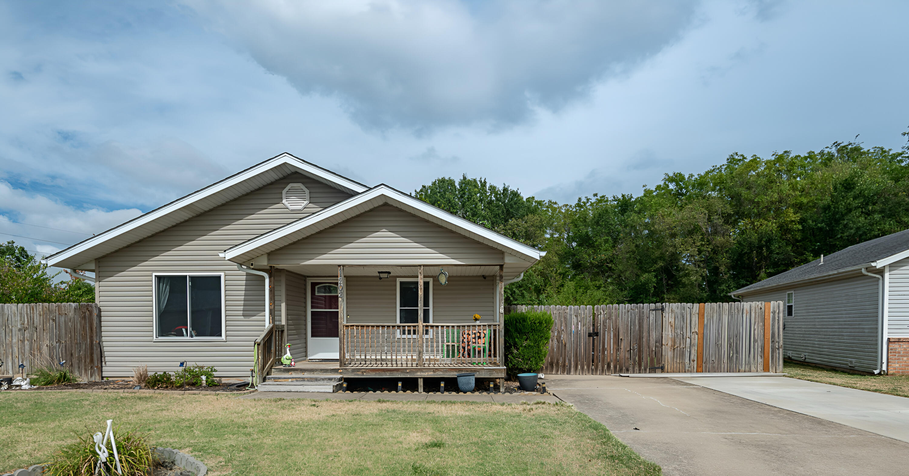 1202 N Oak Park 1