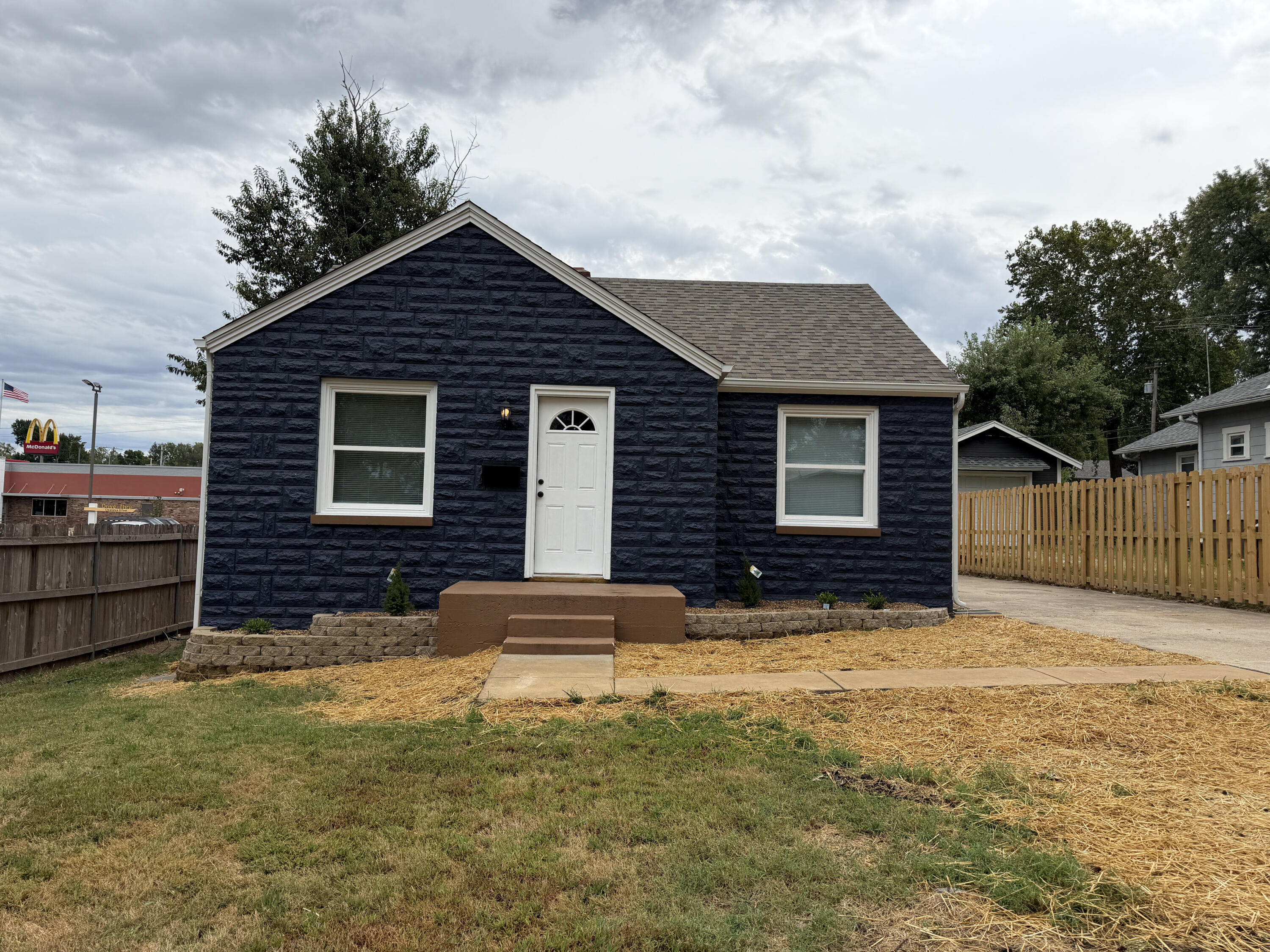 2336 N Johnston 1