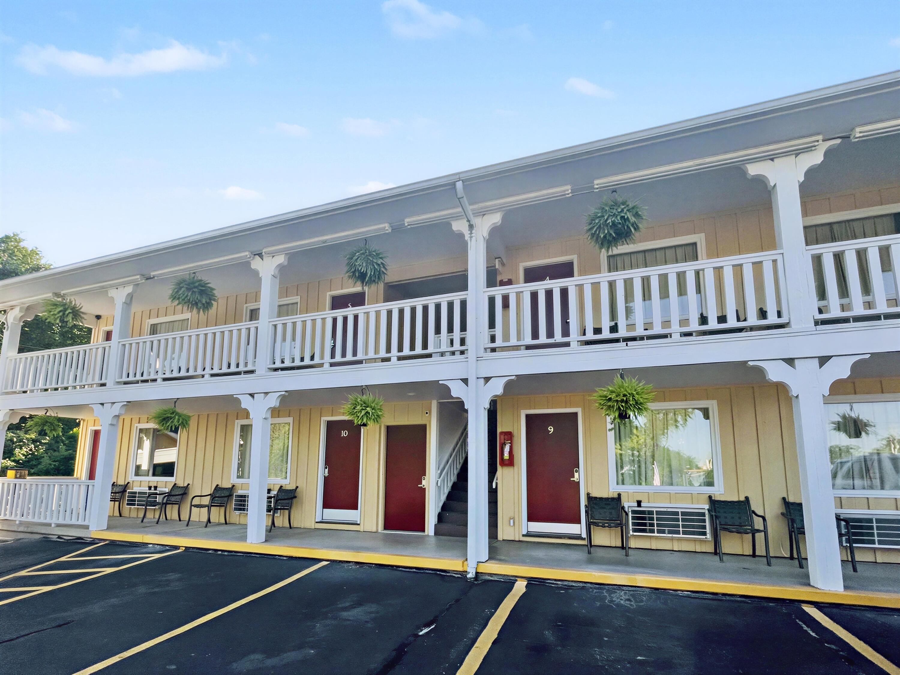 1024 W Main