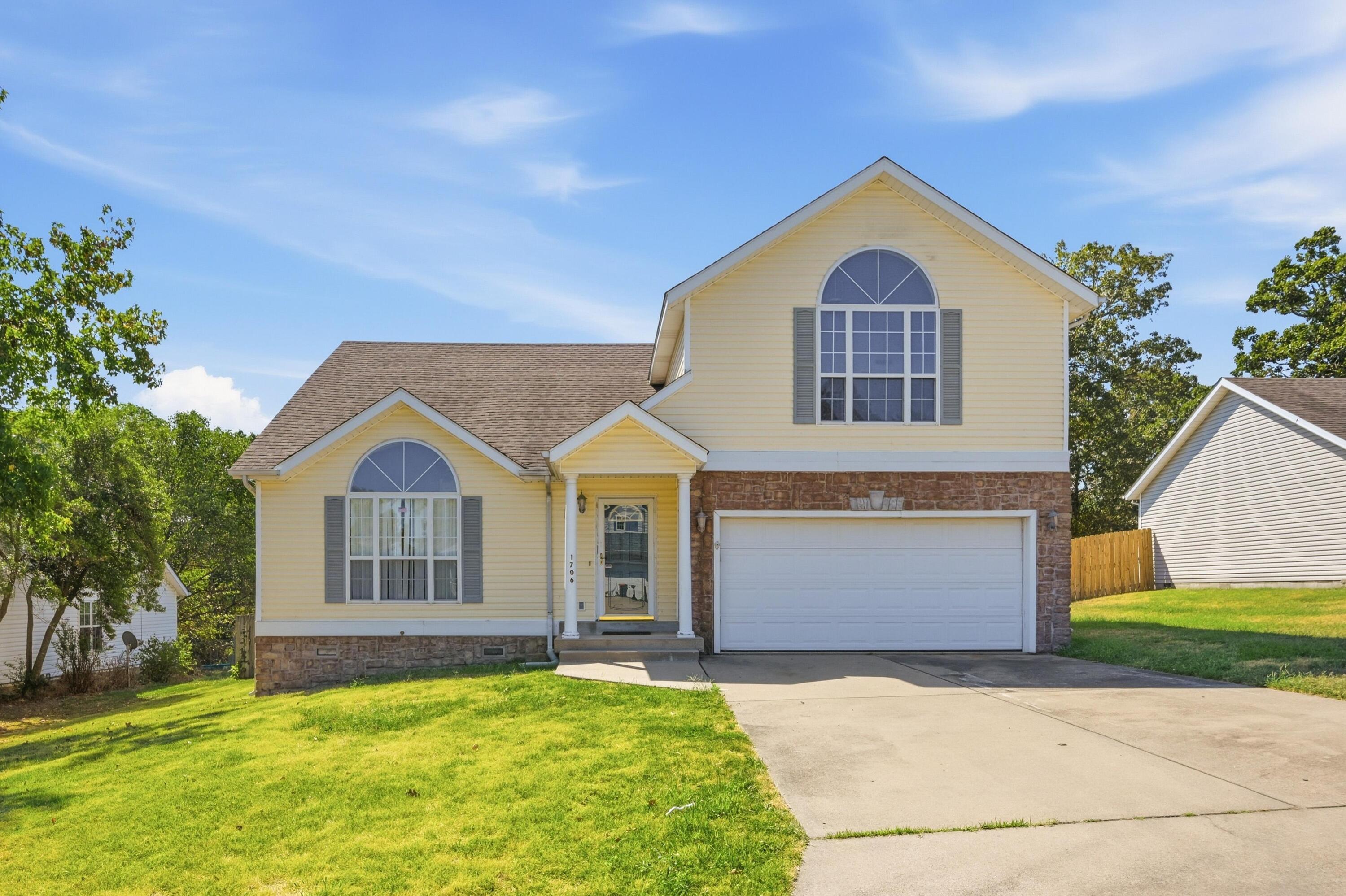 1706 W Marigold