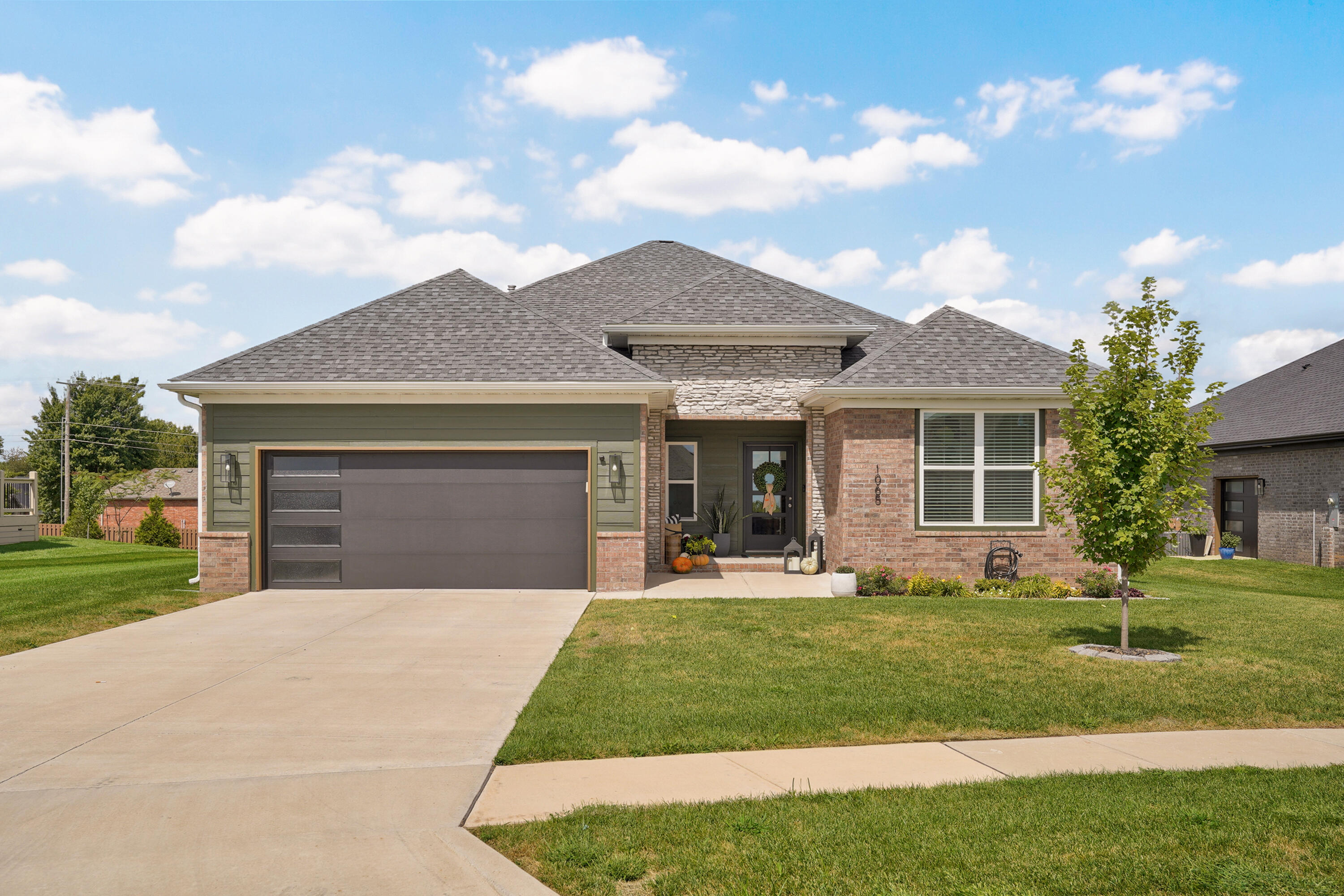 1065 W Gaslight 1