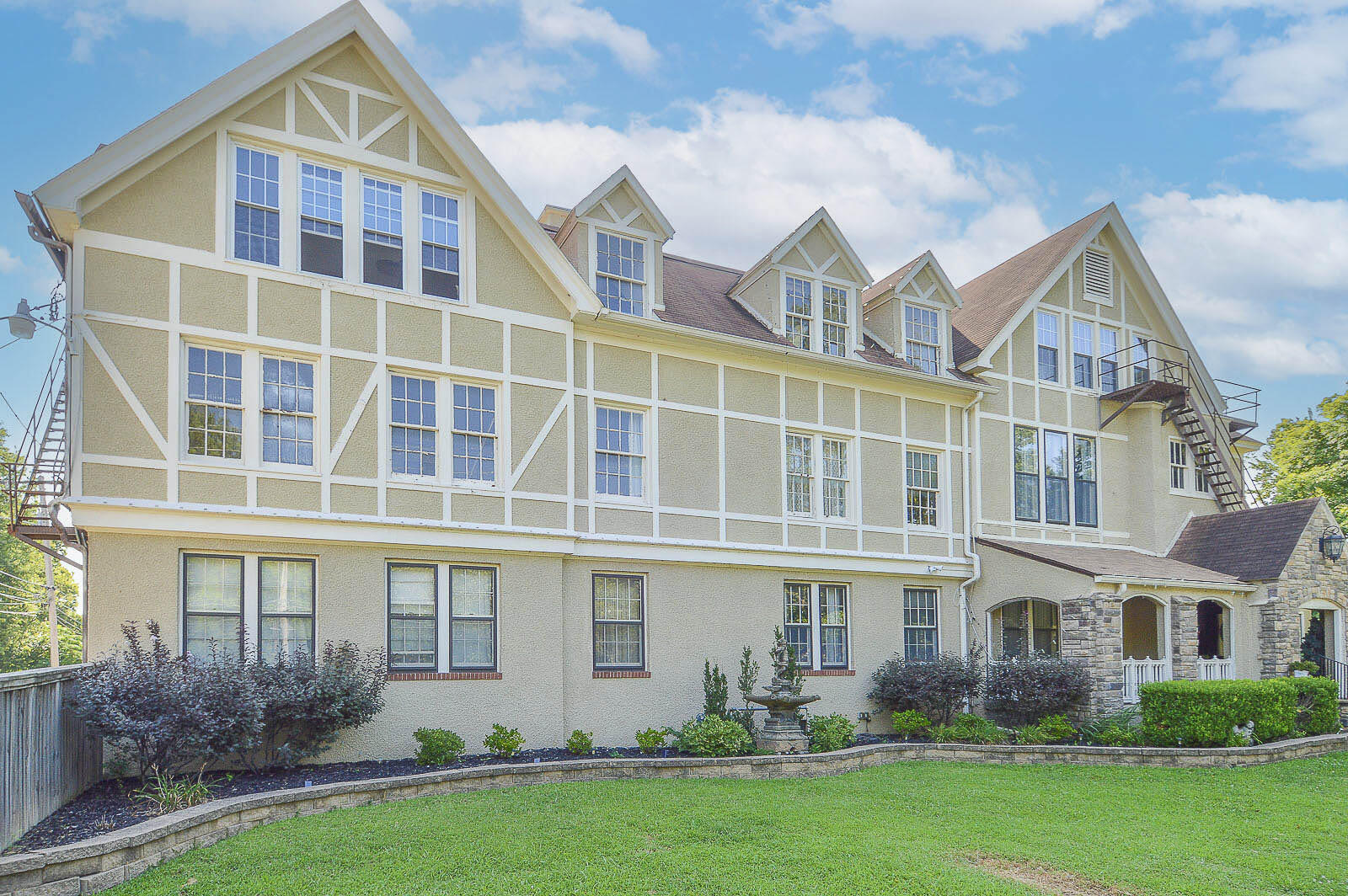 924 N Main 1