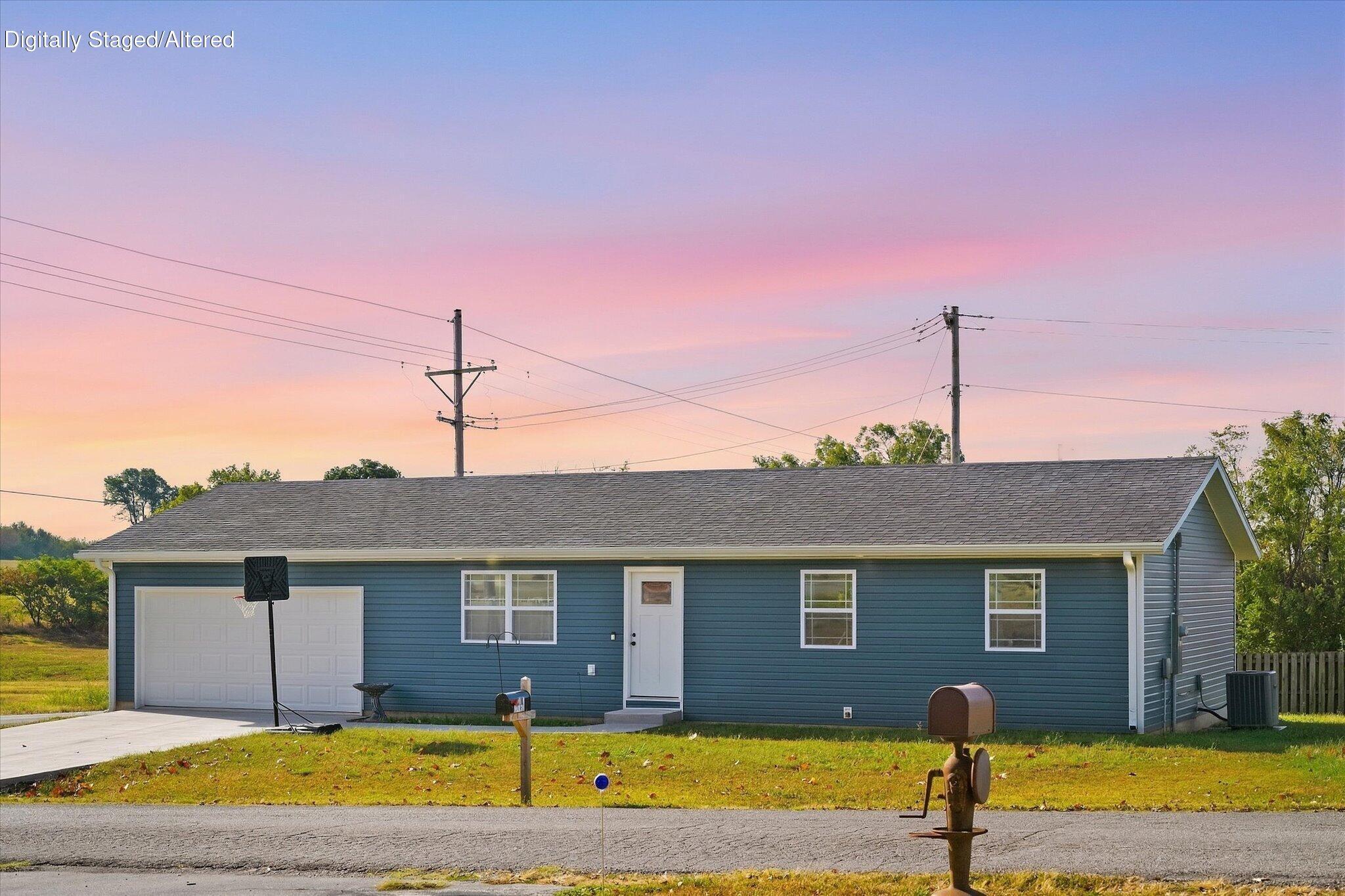 401 W Adamson 1