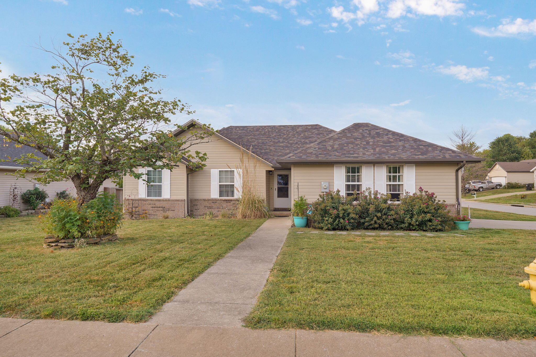 4037 W Linwood 1