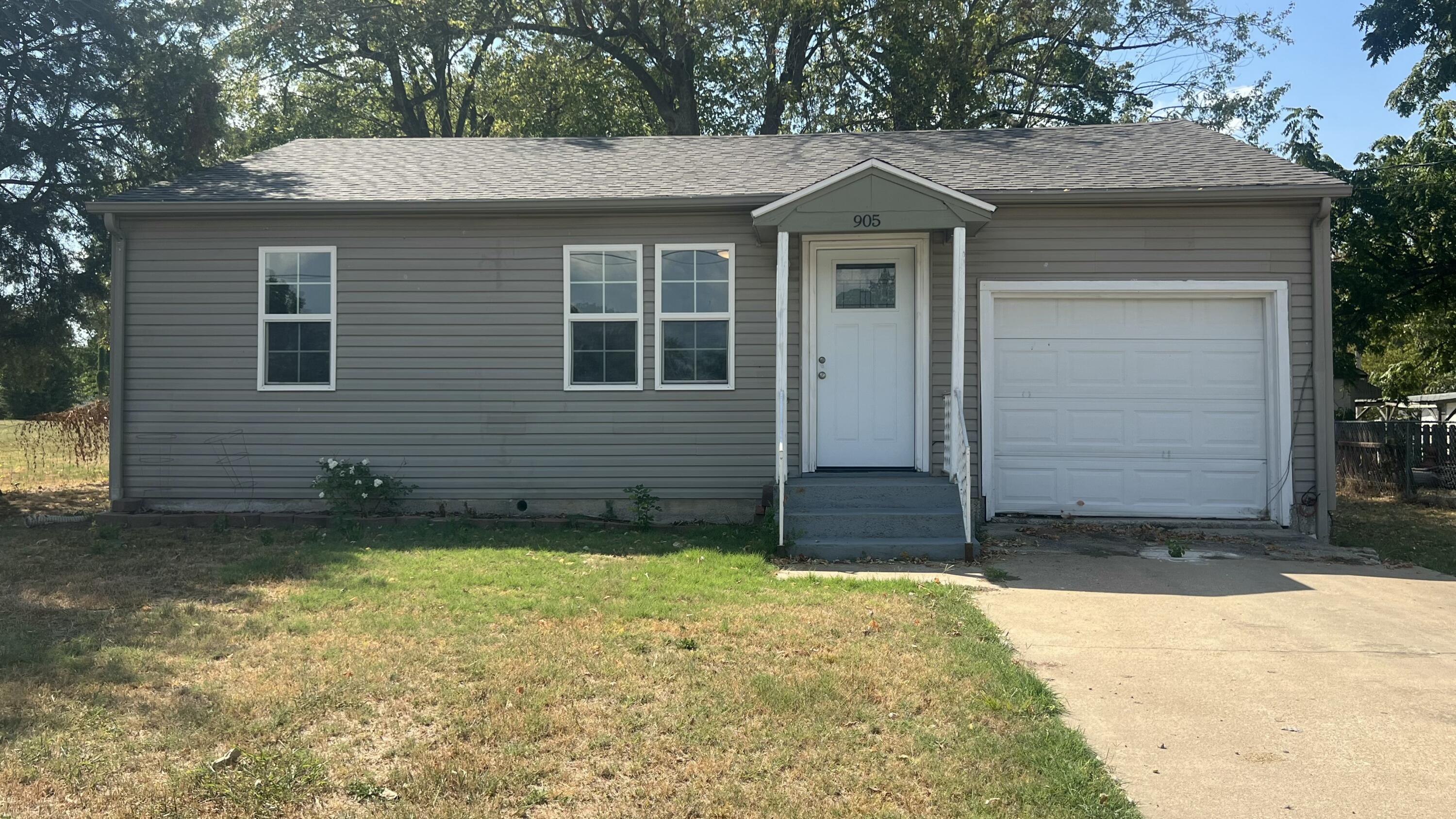 905 S Griffith