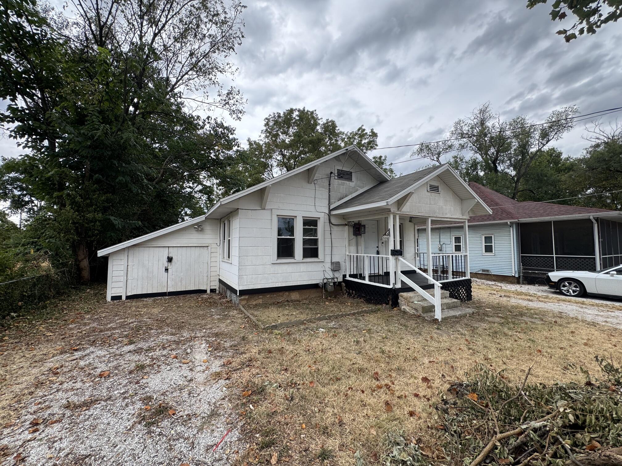 2106 W Webster 1