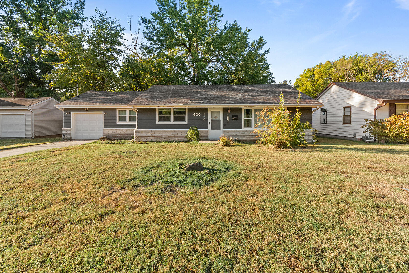 630 W Broadmoor 1
