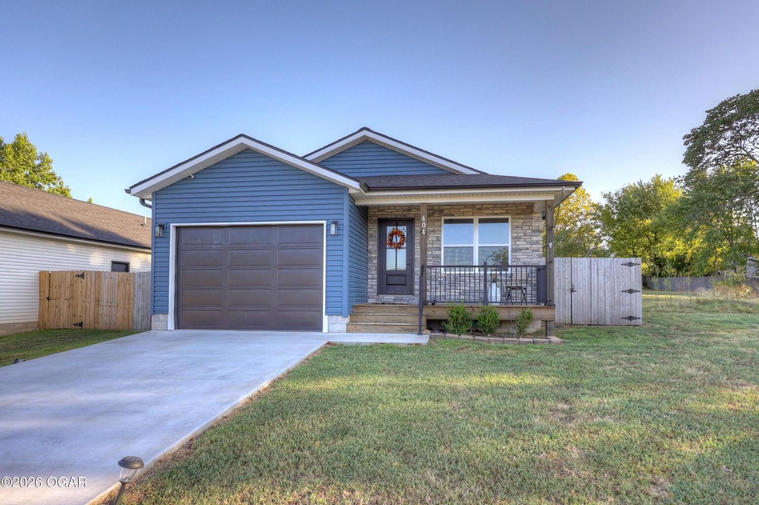 404 E Maple 1