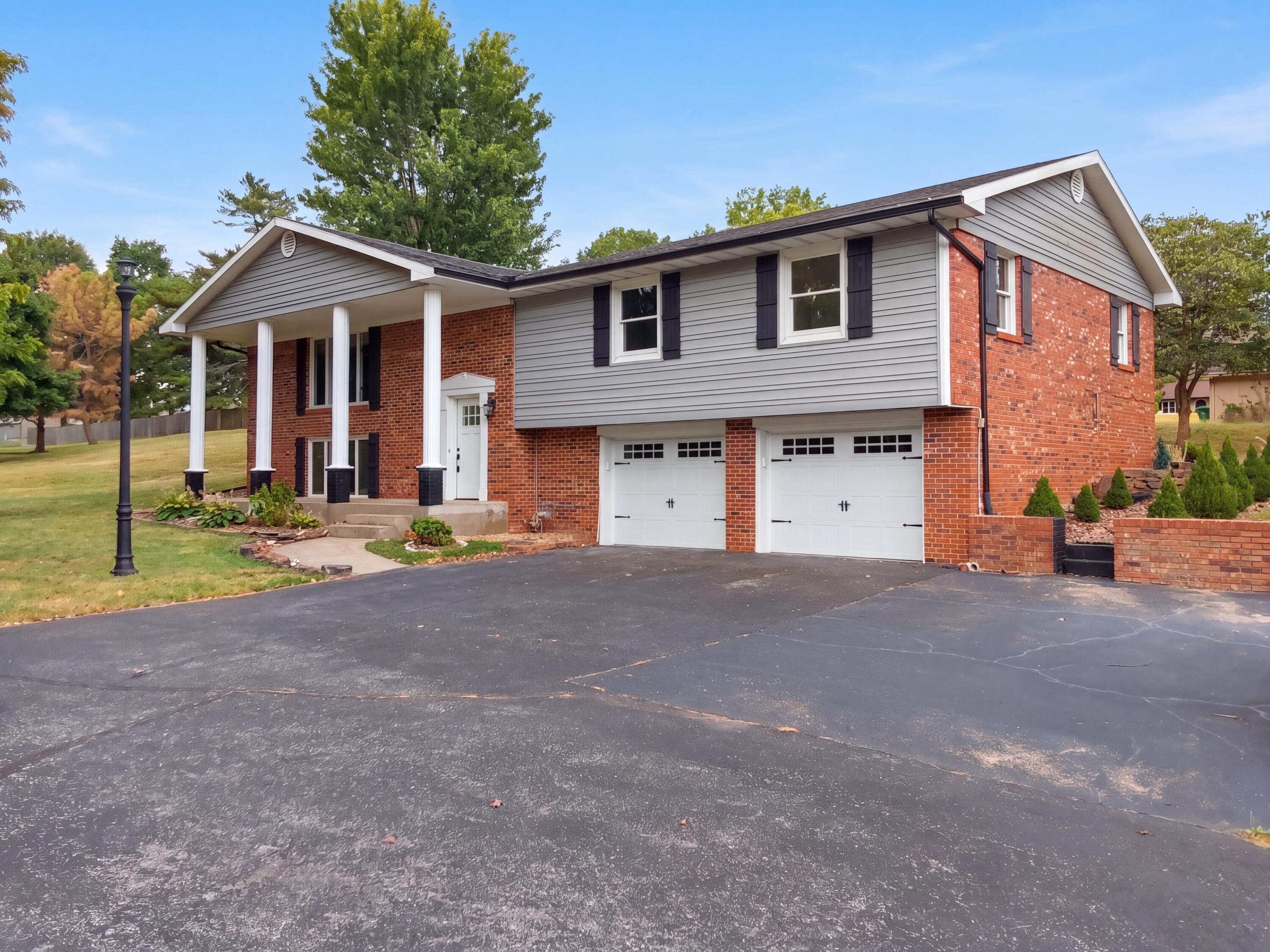 624 Oak Grove 1