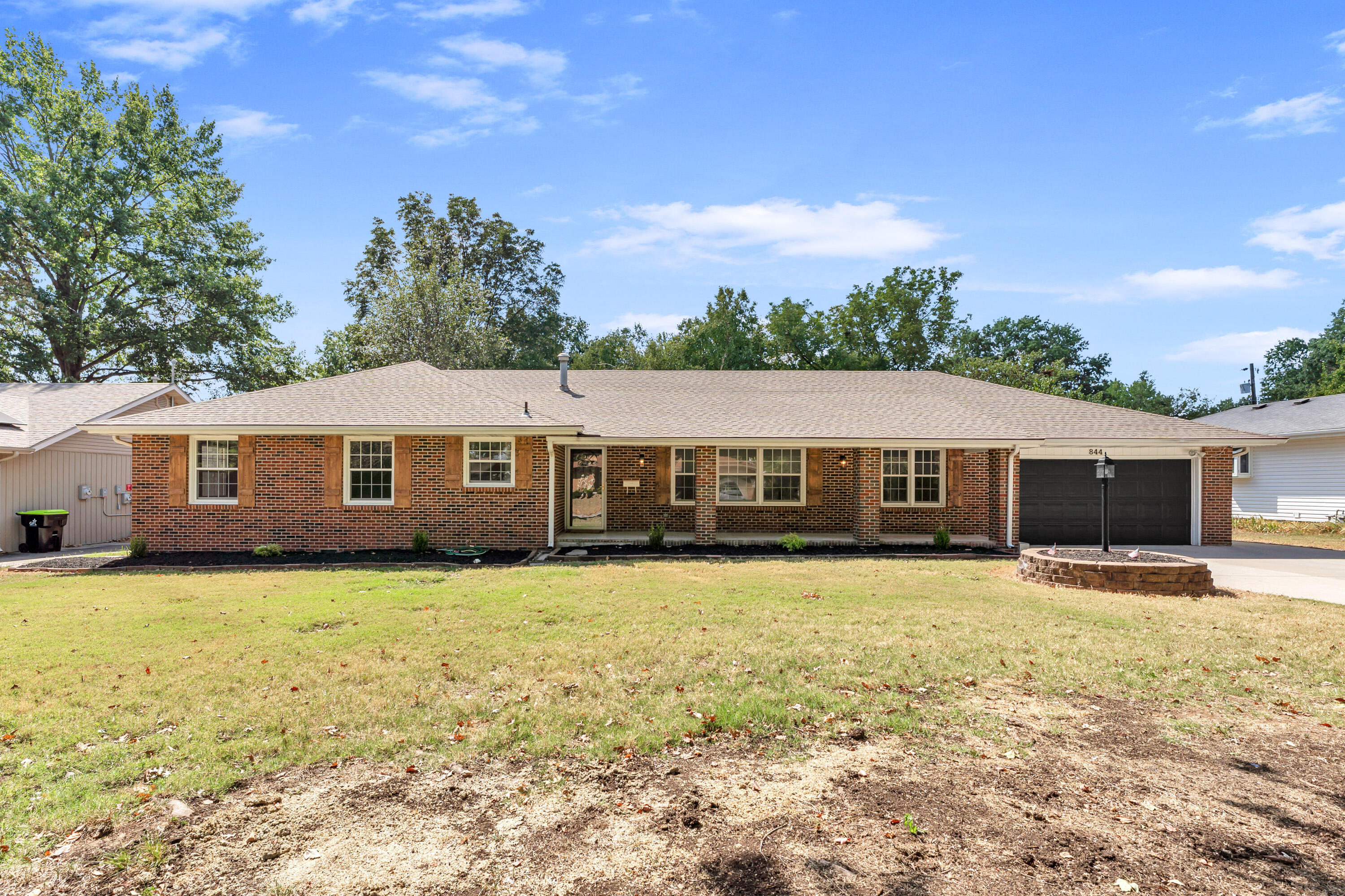 844 W Maplewood 1