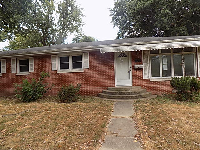 606 E Wayland 1