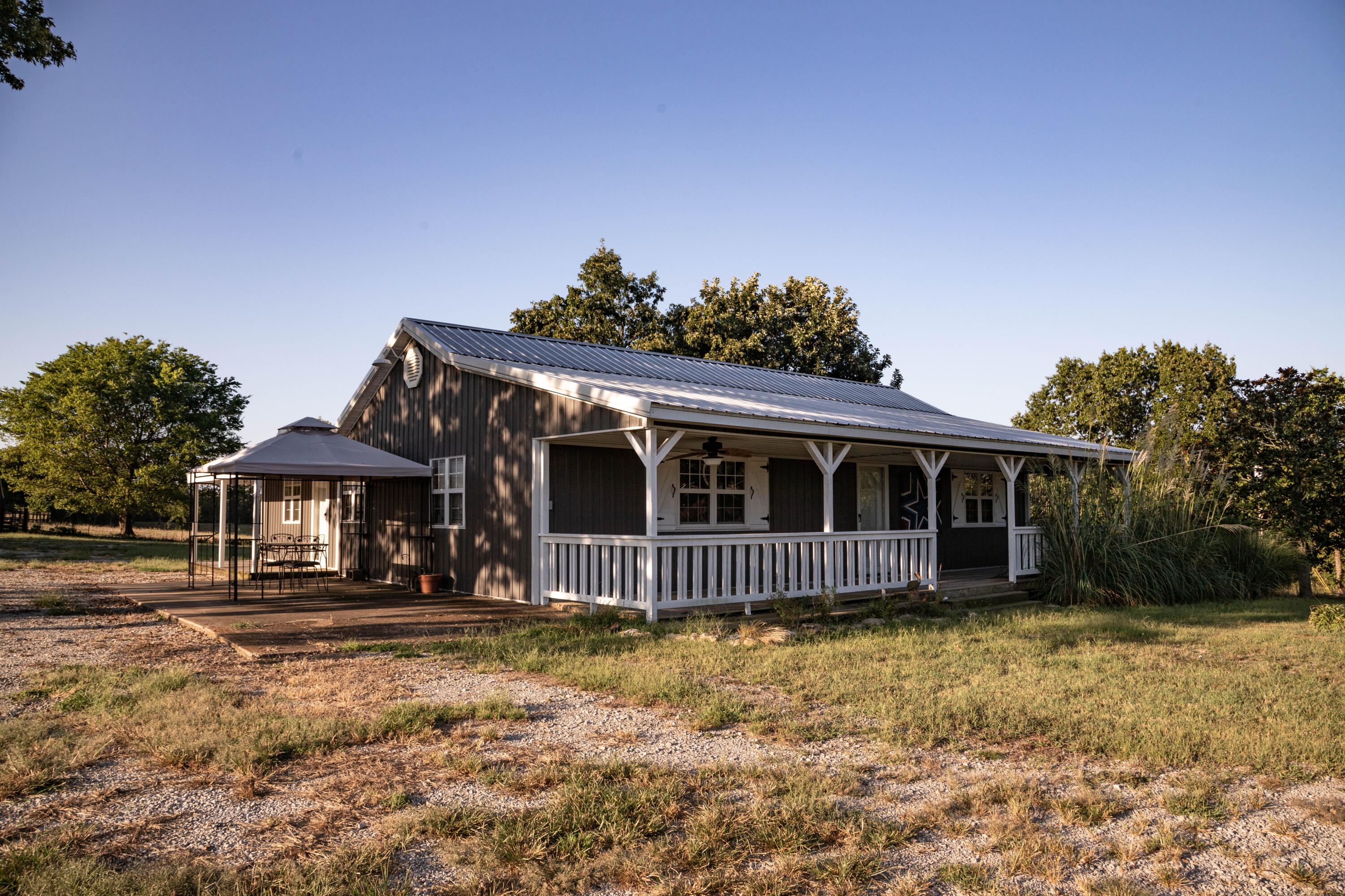 1145 Broadleaf