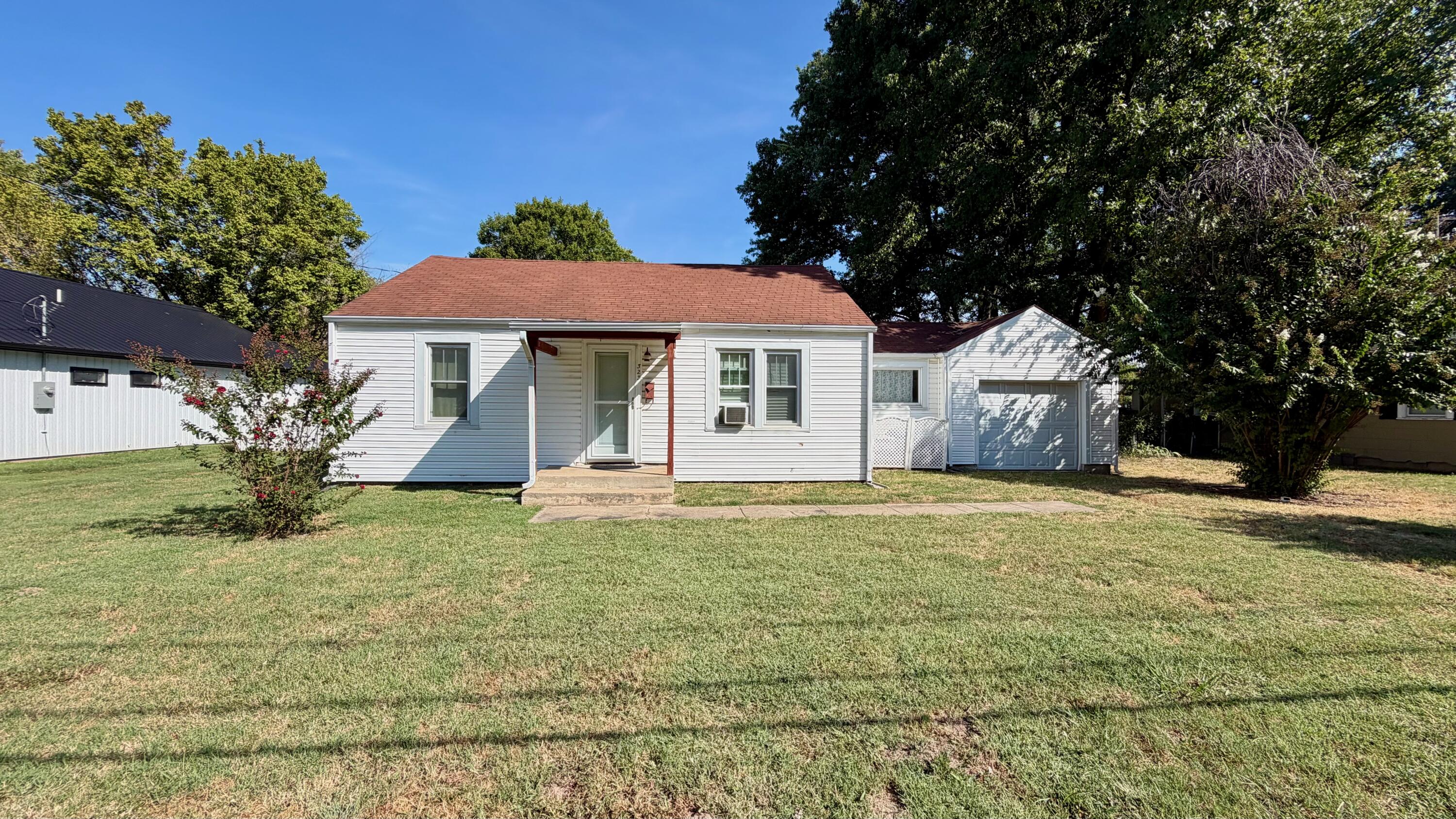 323 E Summit 1