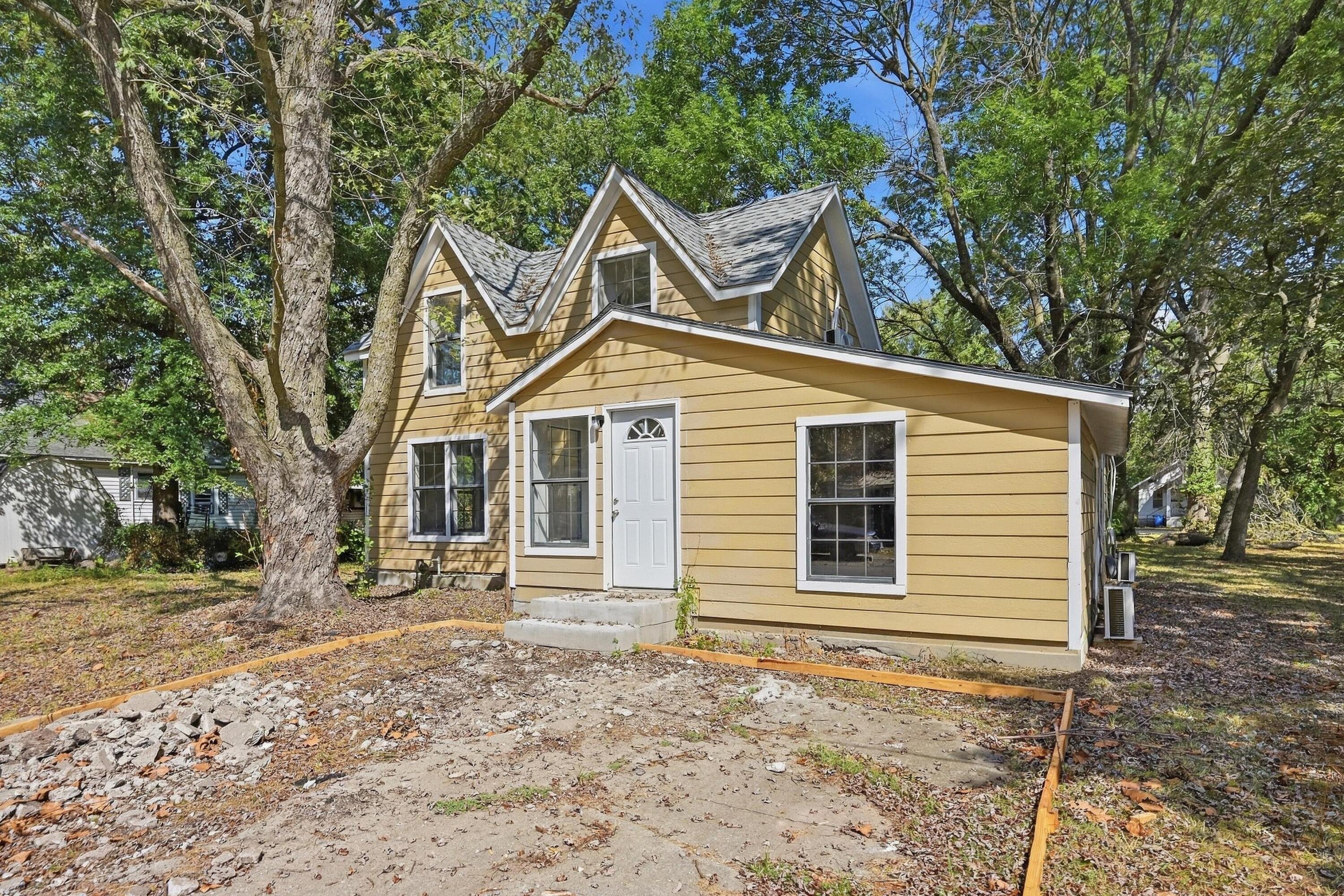 1402 Poplar 1