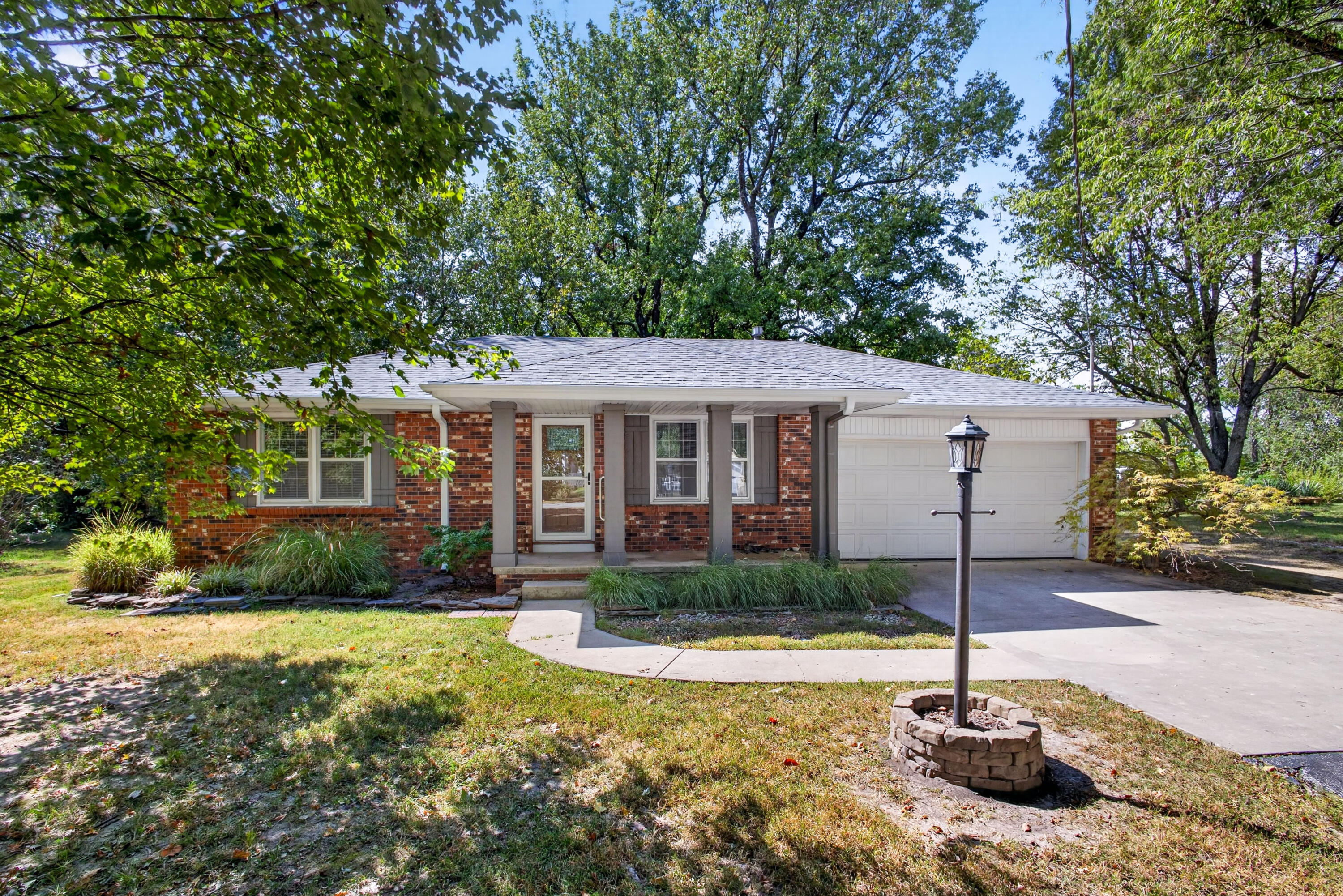 2829 N Oakland 1