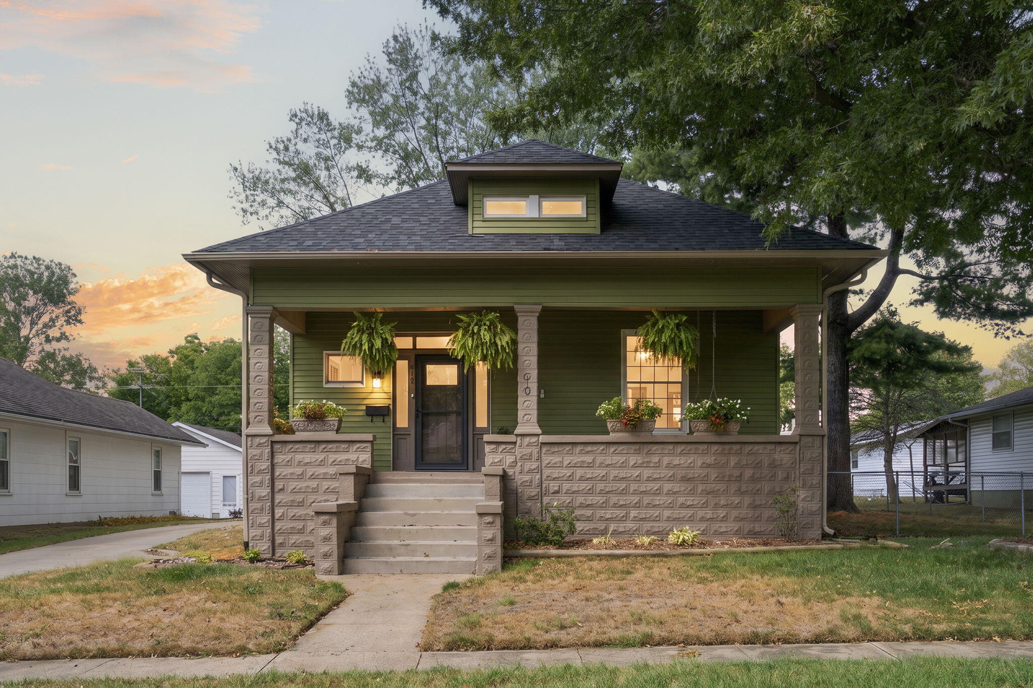 610 N Lincoln 1
