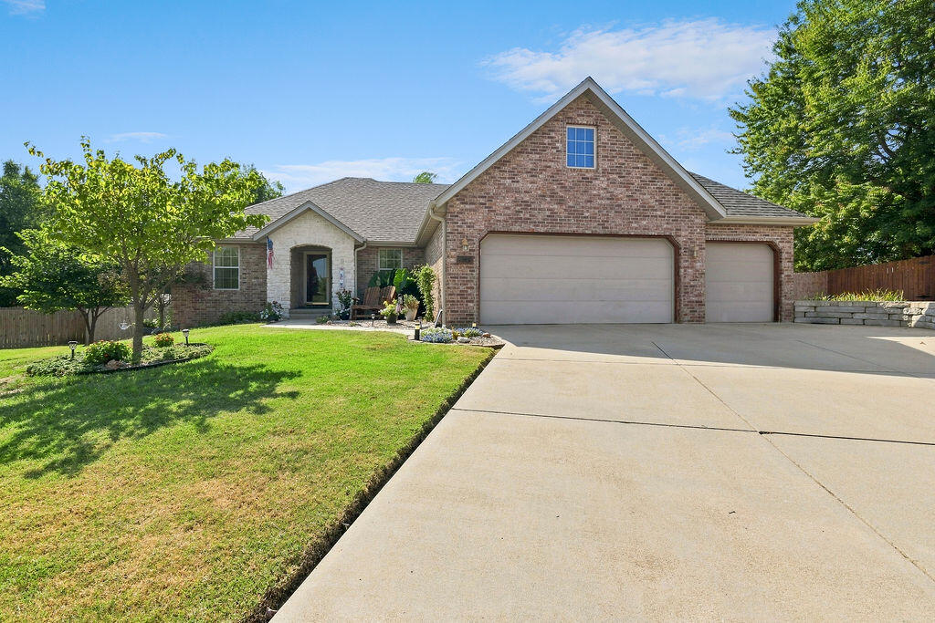3186 N Nixon 1