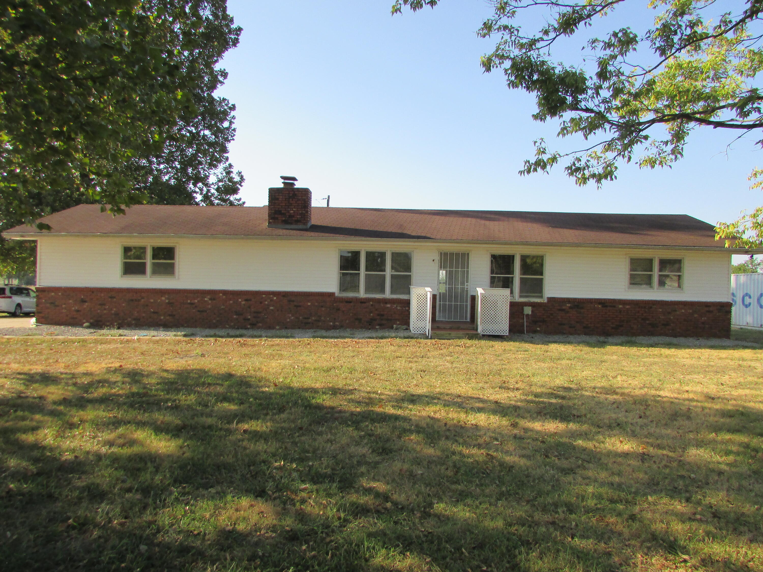 3250 E Hines