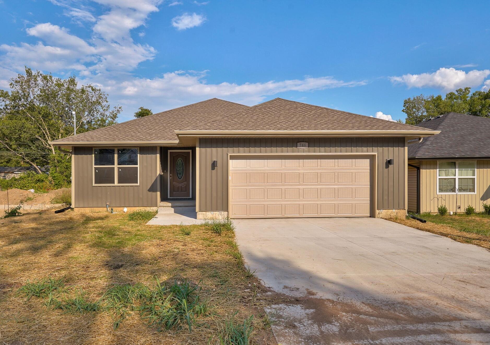 746 N Brown 1