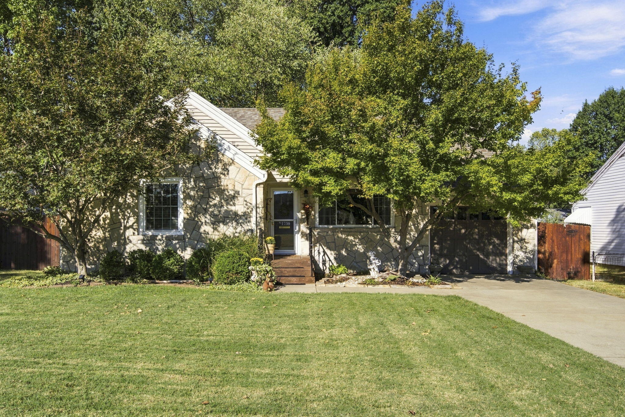 1739 S Kentwood 1