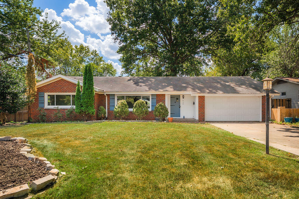 2134 E Crestview 1