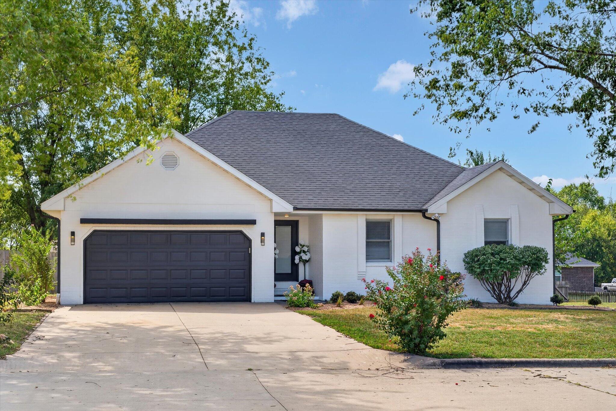 2420 W Cambridge