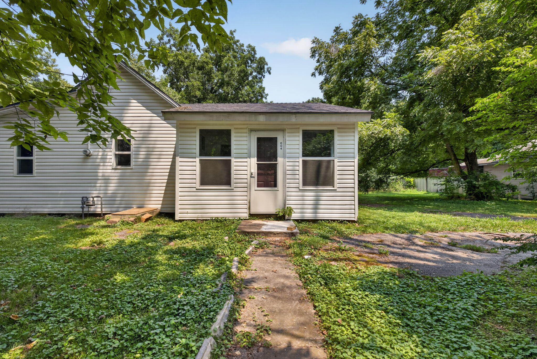 604 W Woodbine