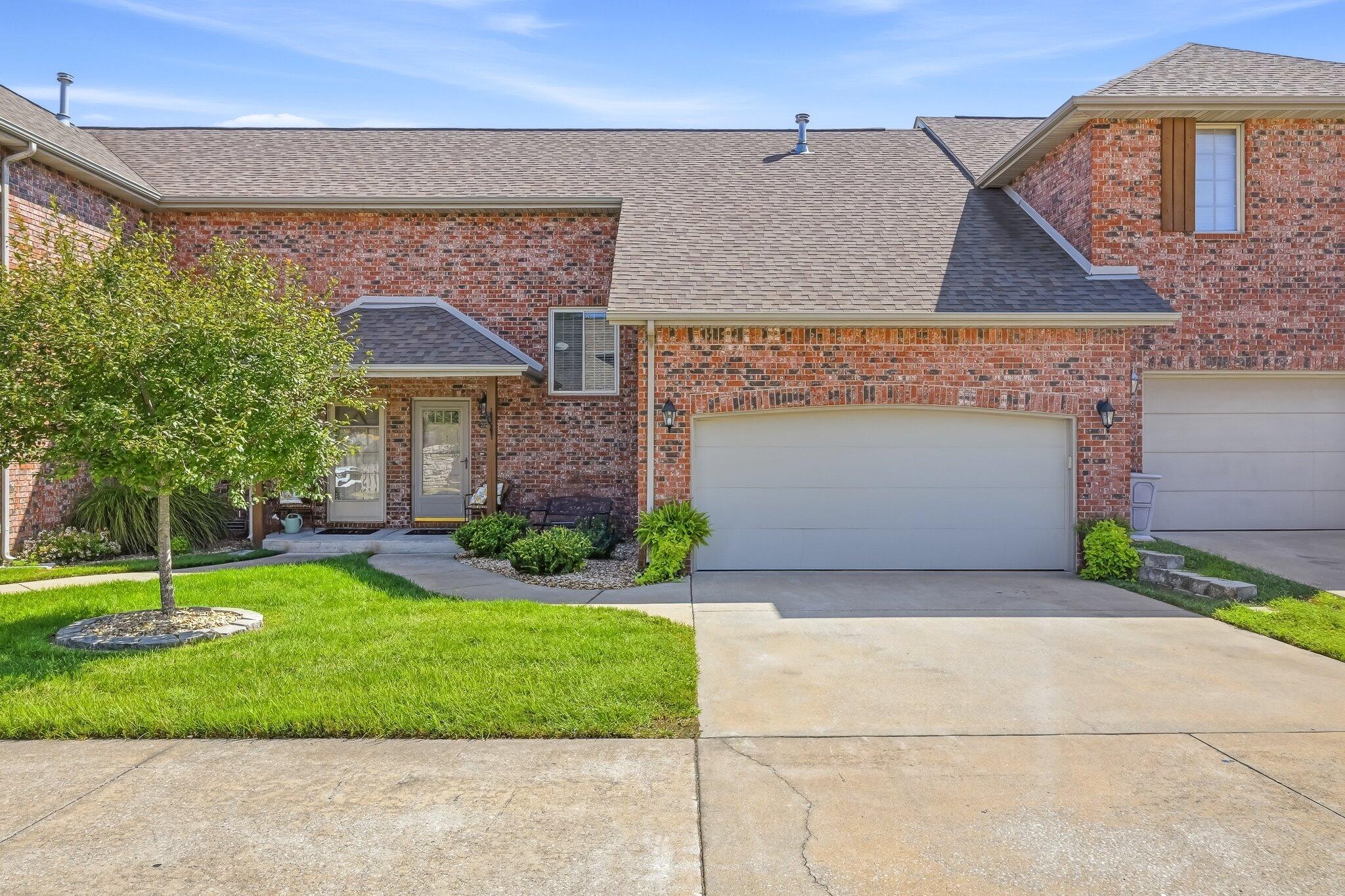 2327 W Chesterfield #F 1