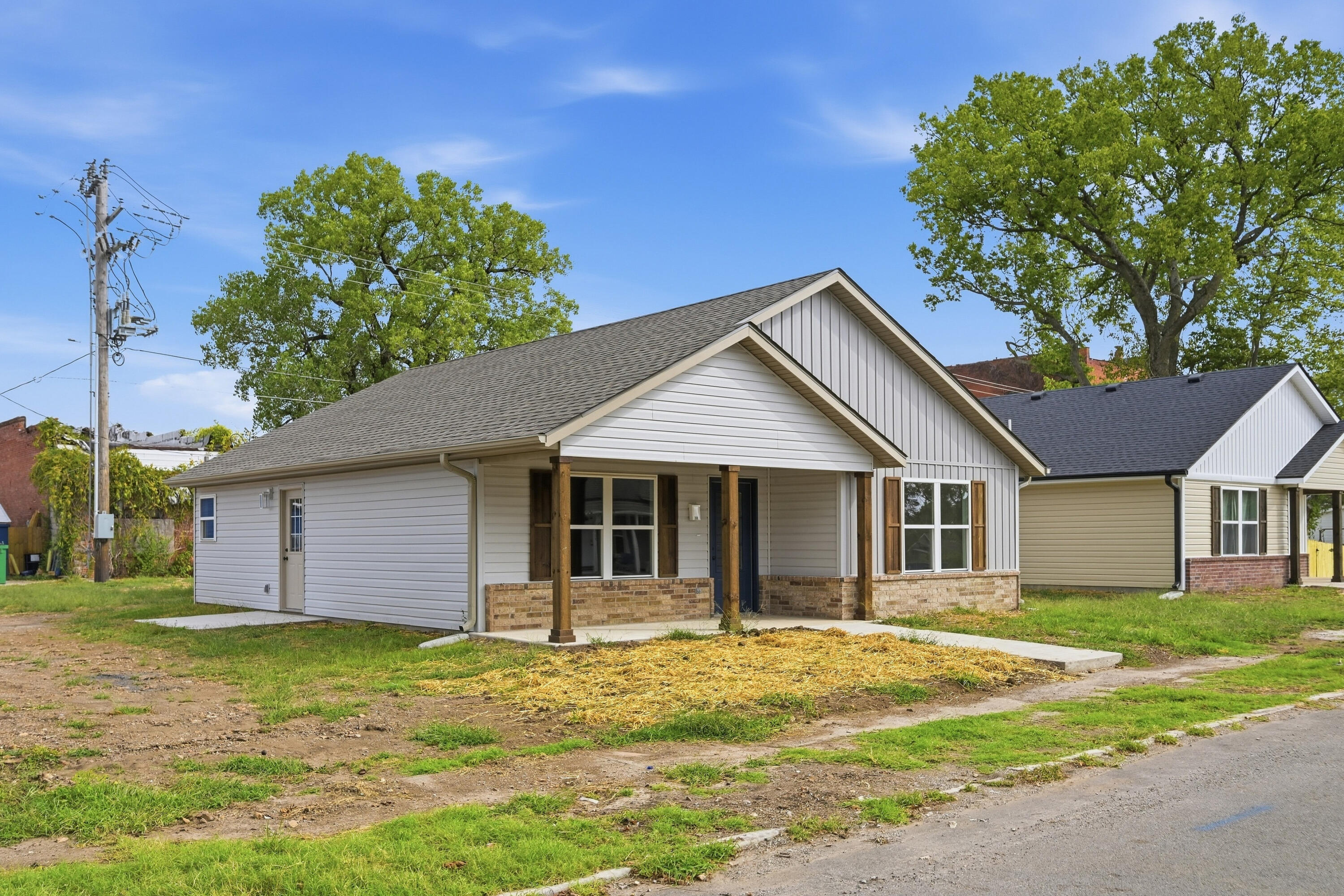 318 W Daugherty