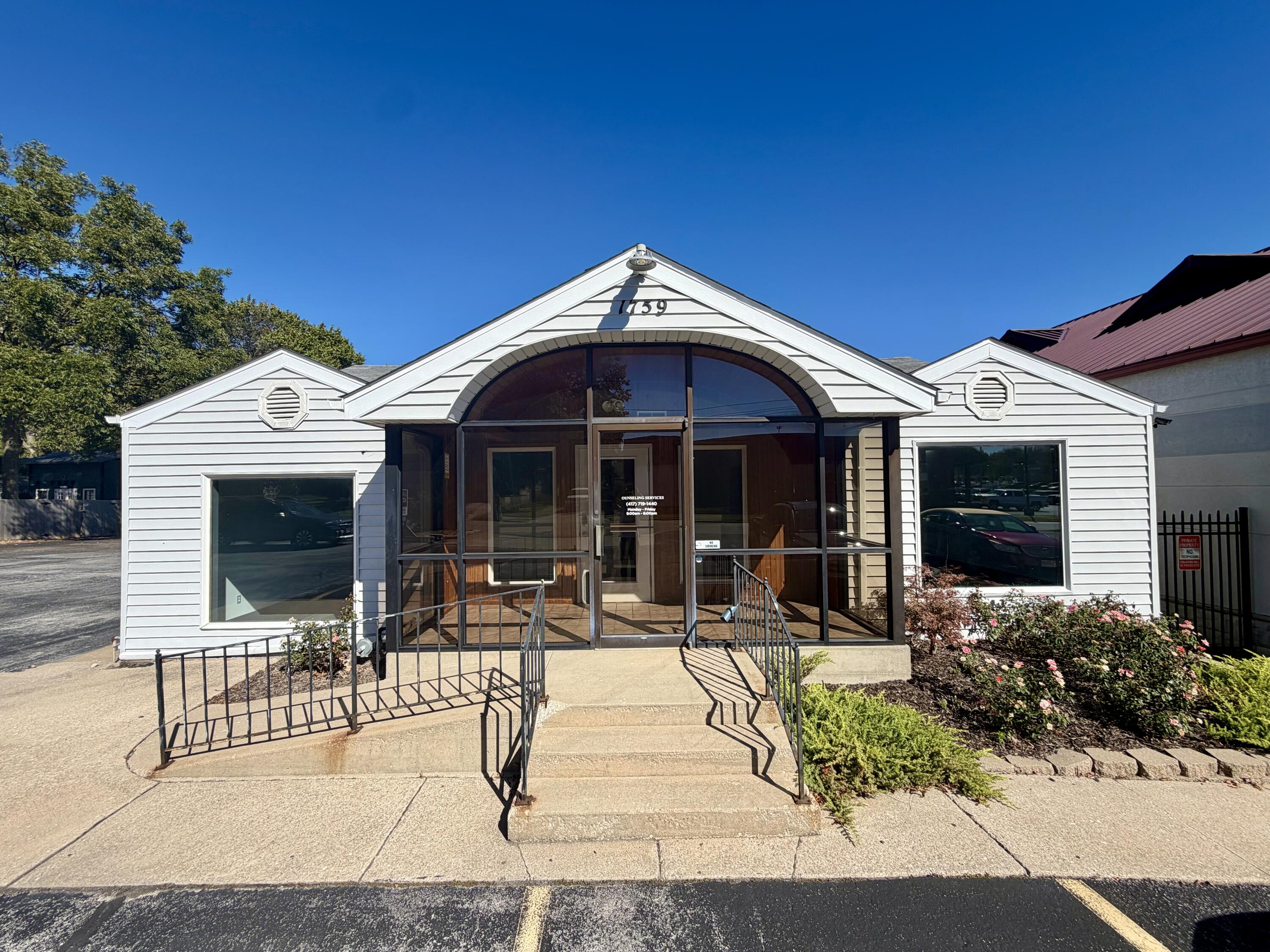 1759 E Elm