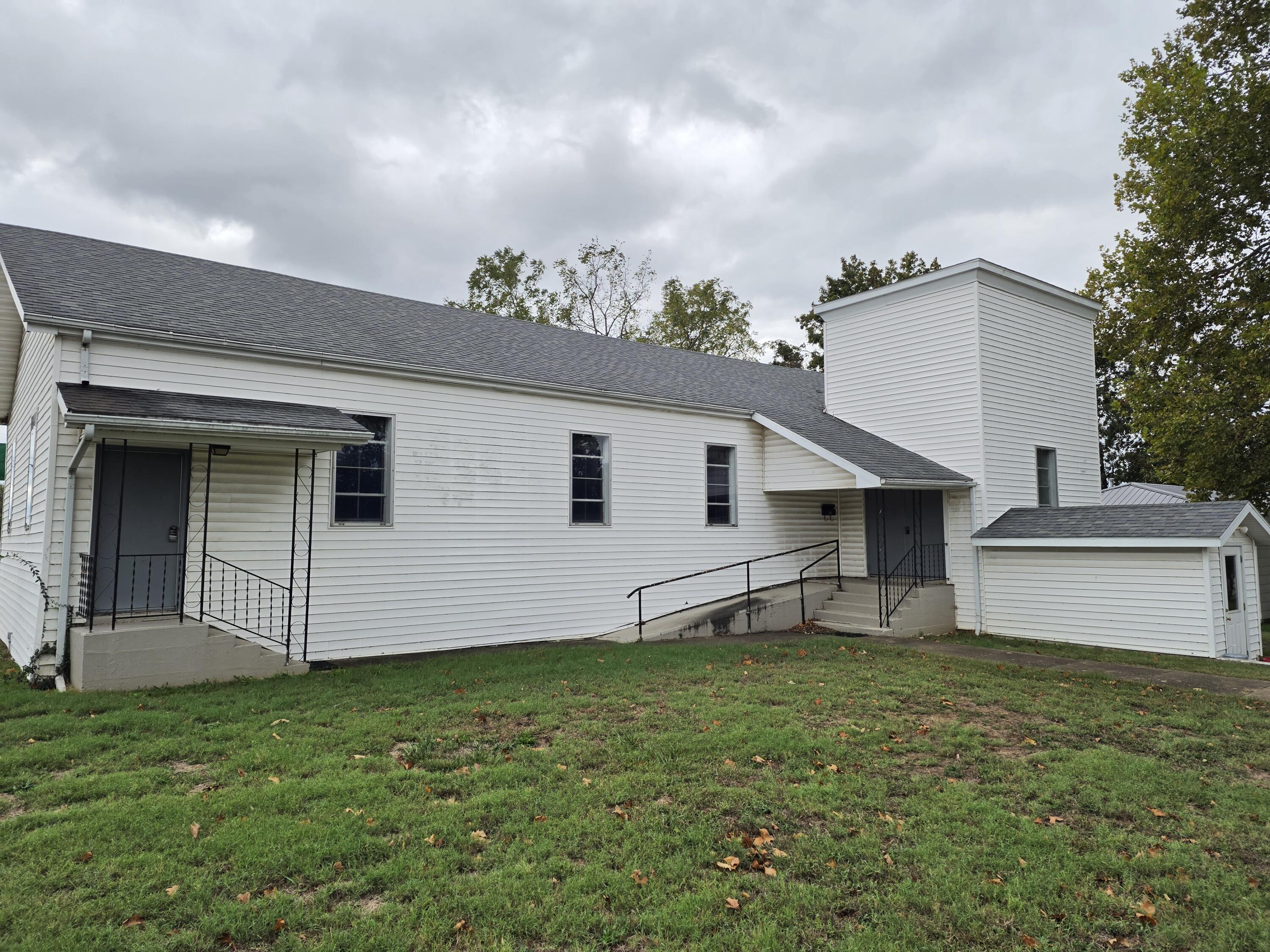 120 E Elliott