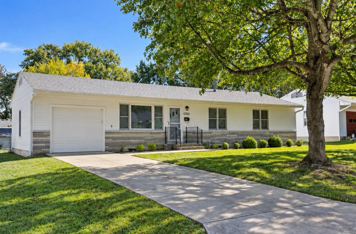 210 S Forest